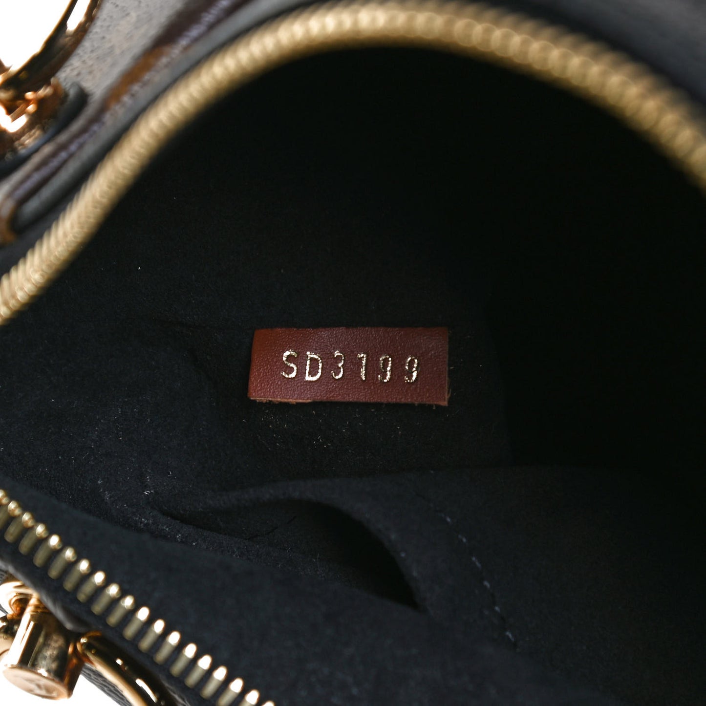 Monogram V Tote BB Black