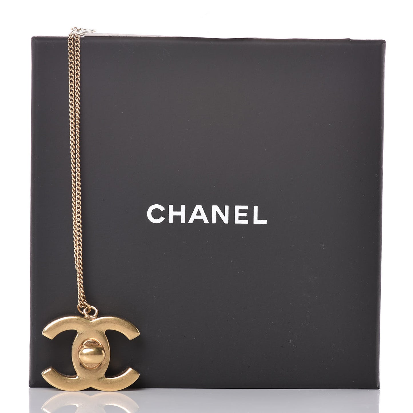 Turnlock CC Necklace Gold
