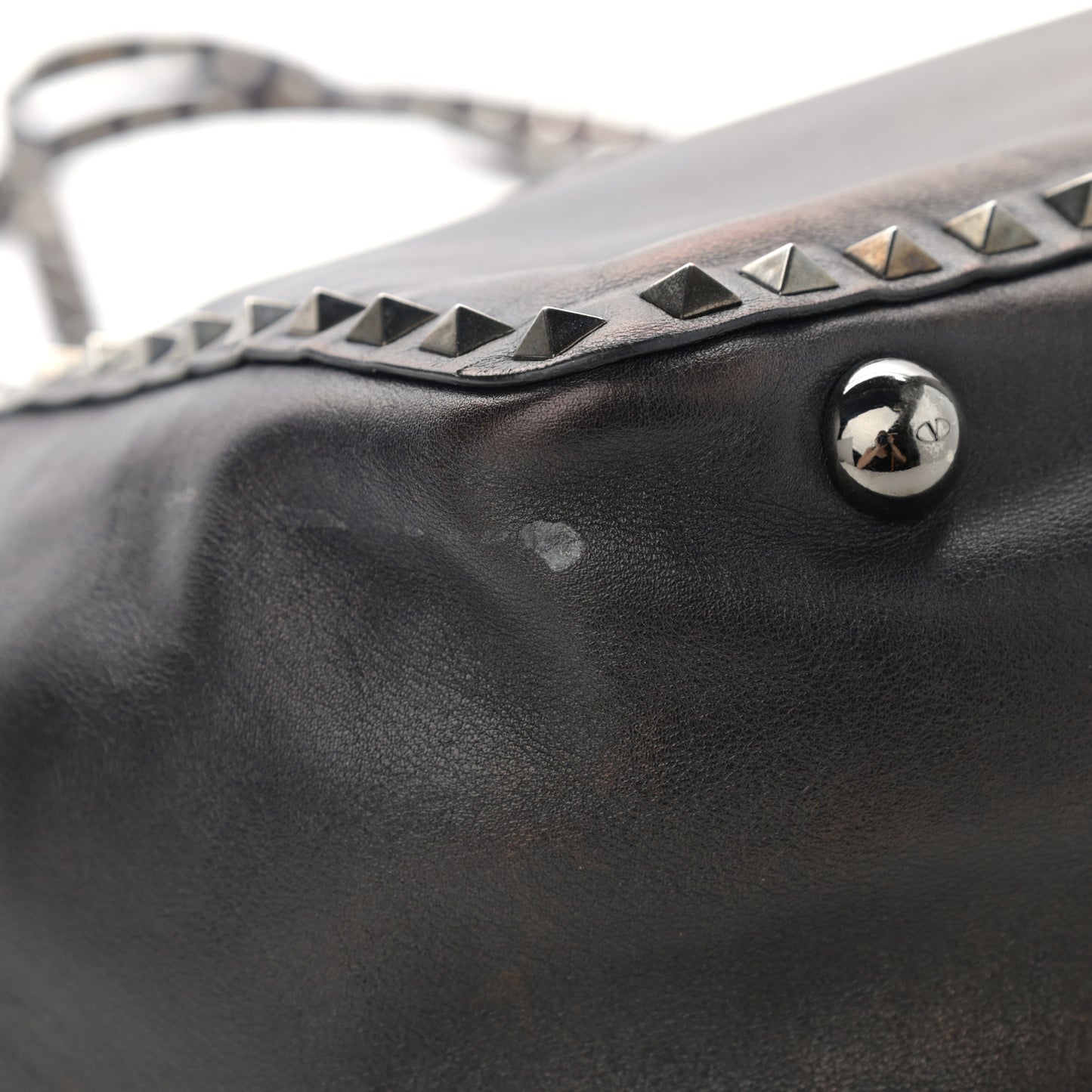 Vitello Medium Rockstud Tote Black