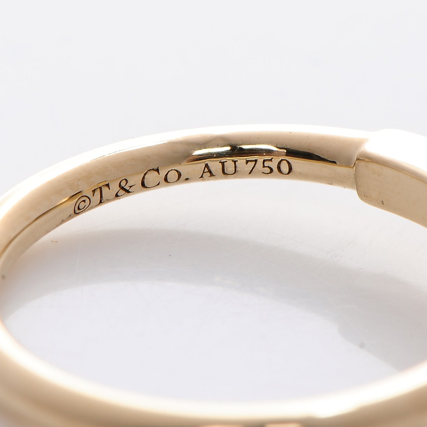 18K Yellow Gold T Wire Ring 4
