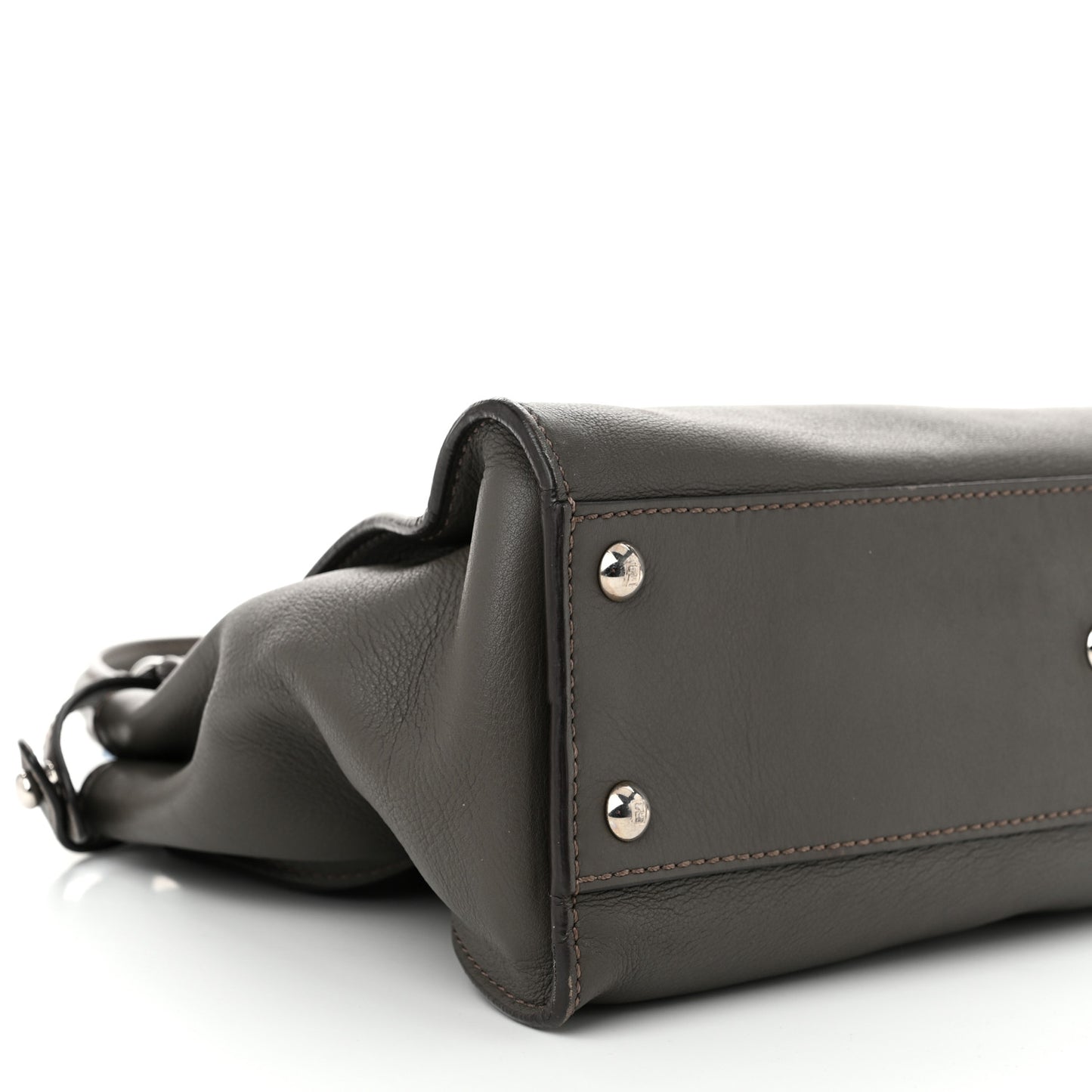 Vitello Seta Shiny Nappa Medium Peekaboo Iconic Satchel Carbone Grigio Polvere
