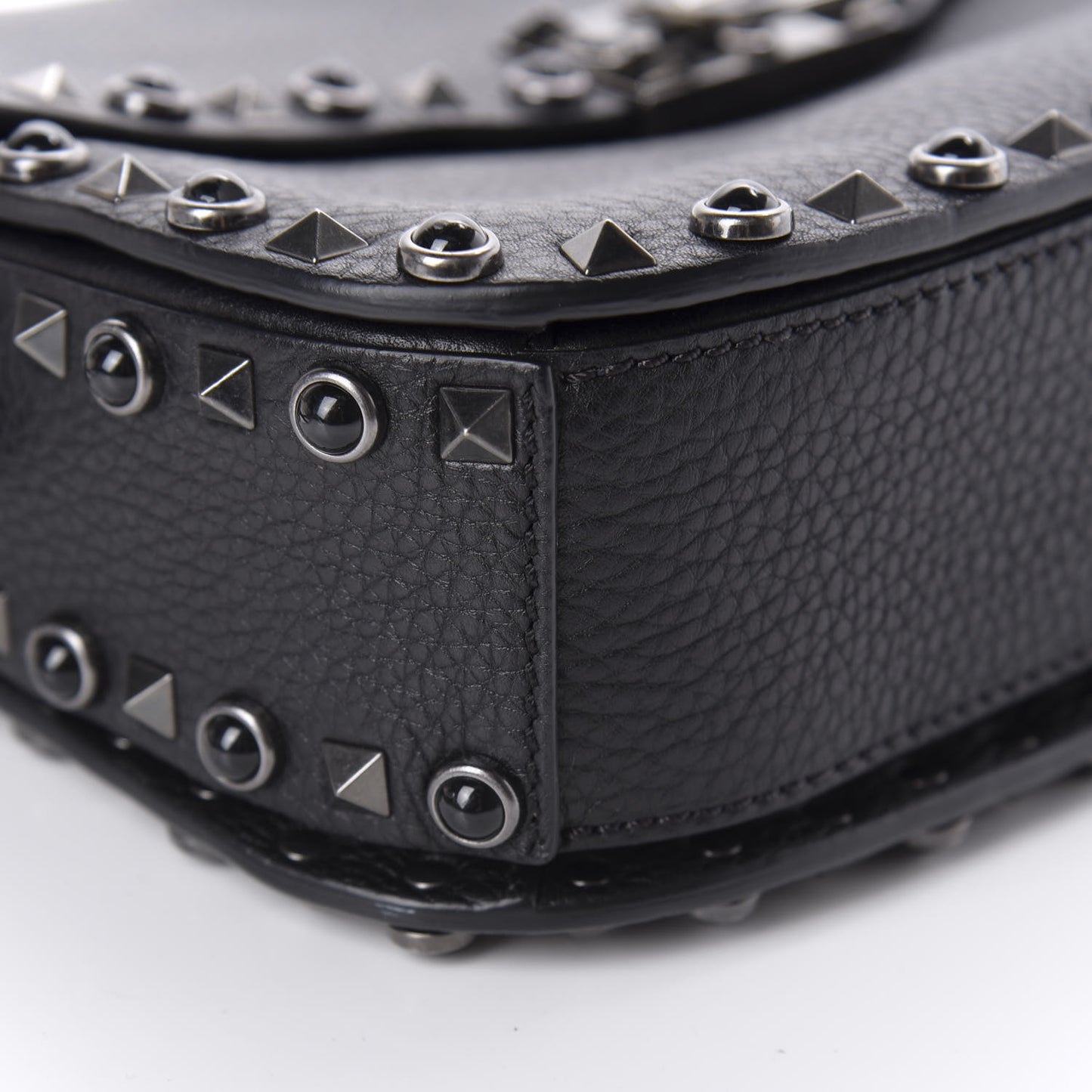 Pebbled Calfskin Onyx Medium Rockstud Rolling Flap Saddle Bag Black