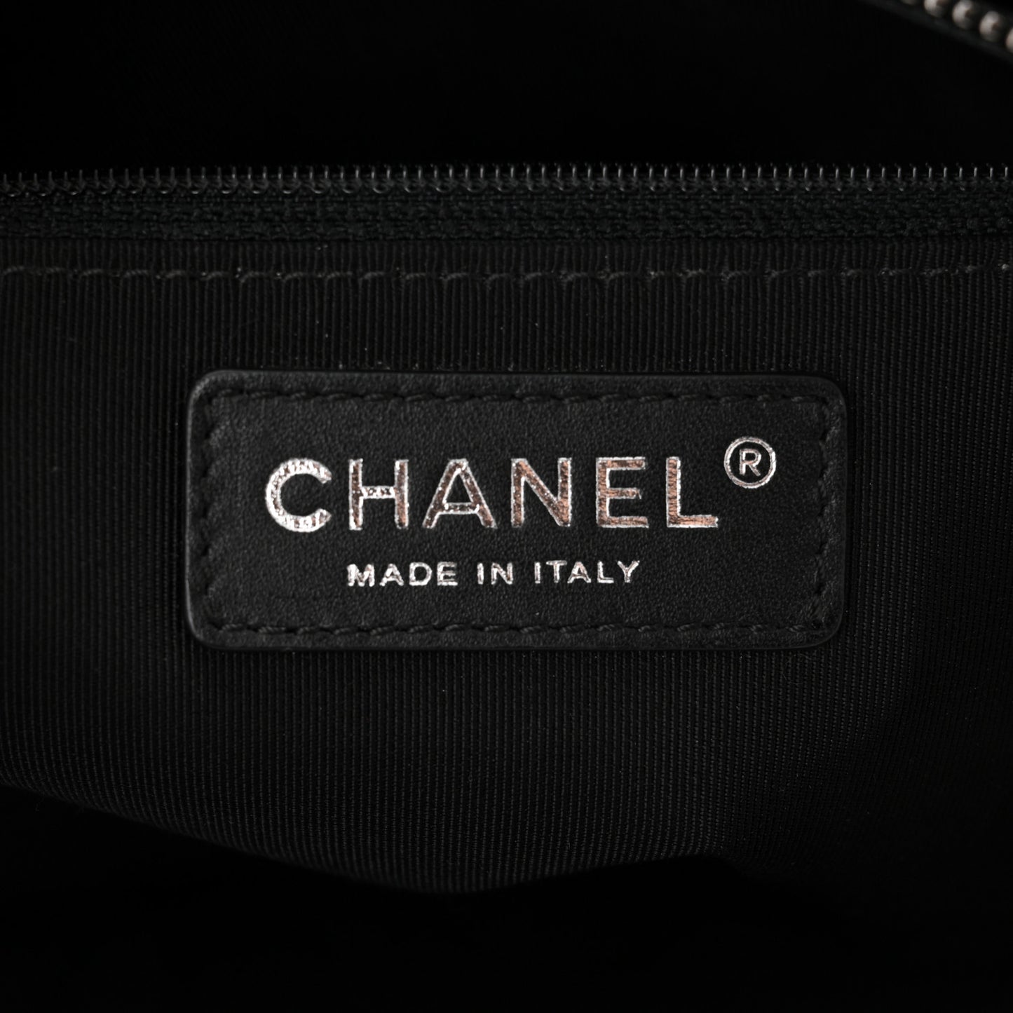 Caviar Quilted Medium Rock In Rome Tote Black