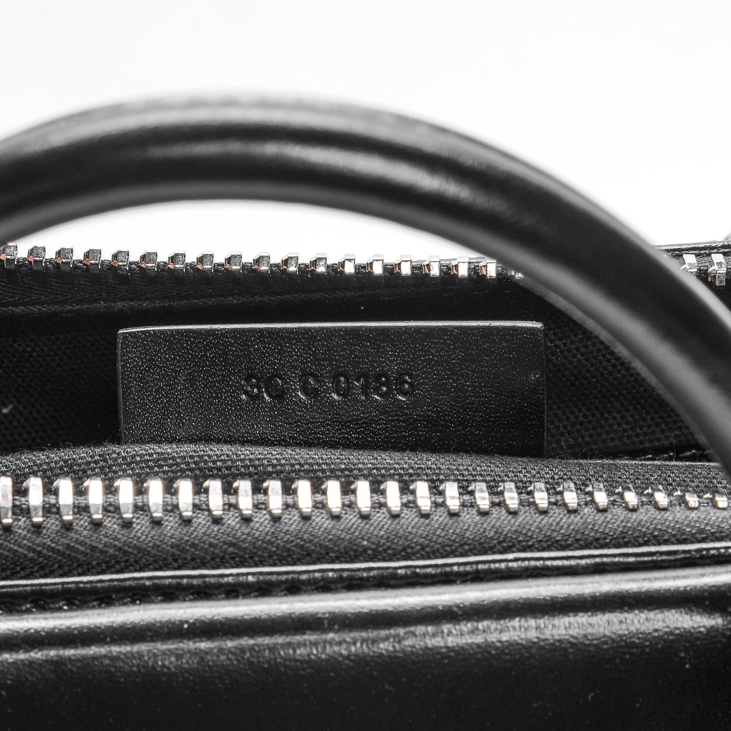 Shiny Lord Calfskin Medium Antigona Black