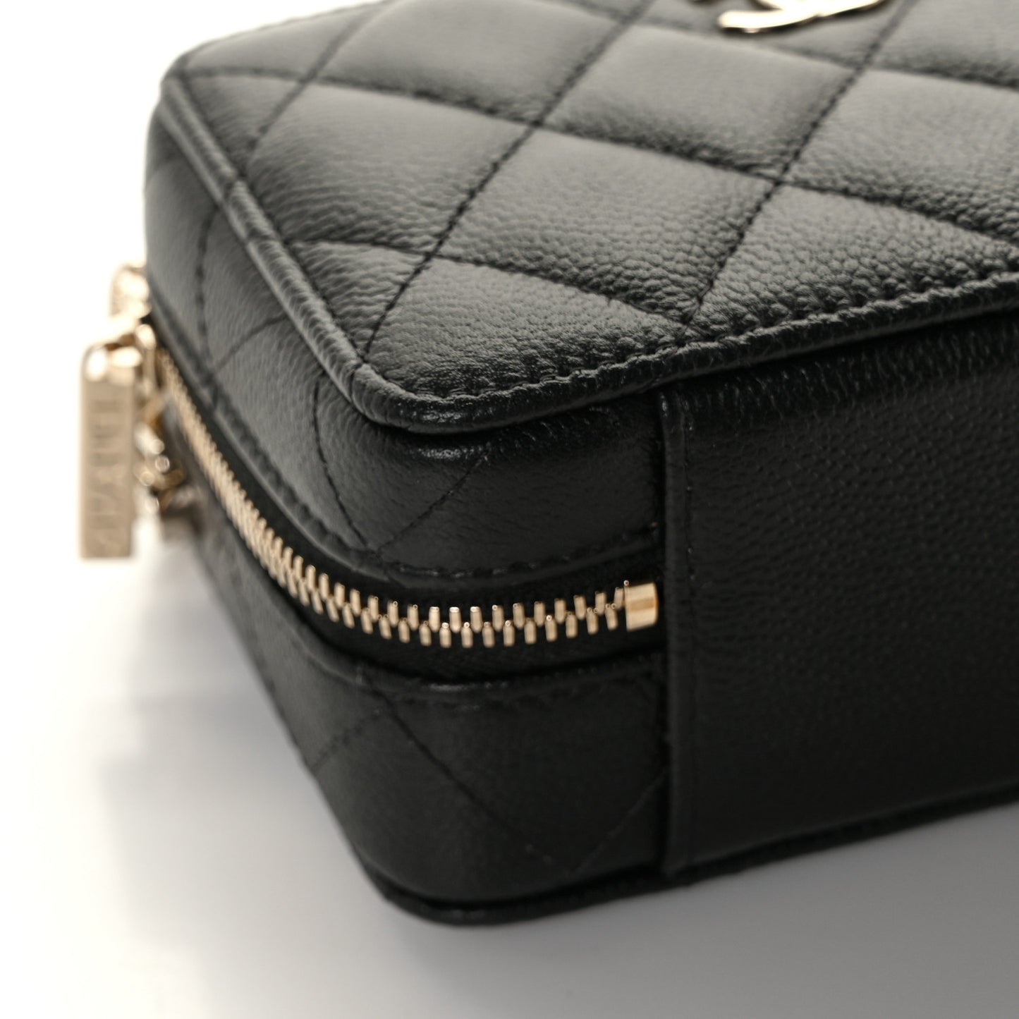 Caviar Quilted Small Top Handle Vanity Case With Chain Black