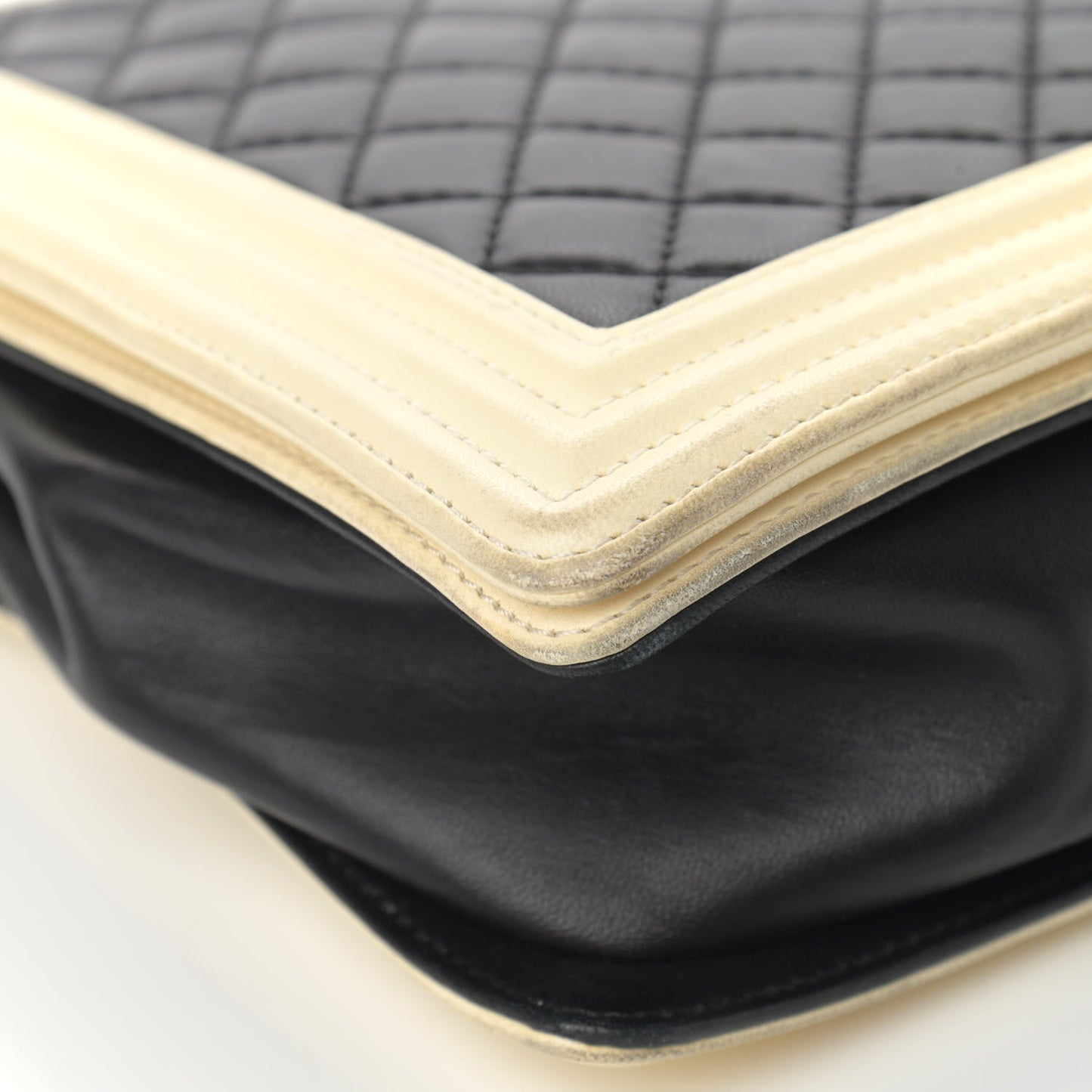 Lambskin Quilted Large Boy Flap Black White