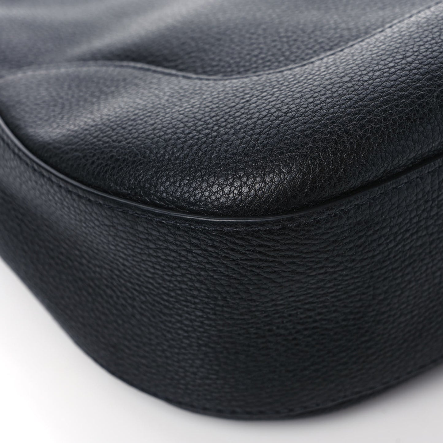Vitello Daino Zippered Messenger Hobo Black