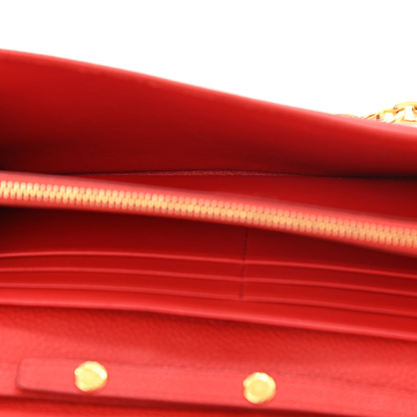 Vitello Grain Metal Oro Chain Wallet Lacca