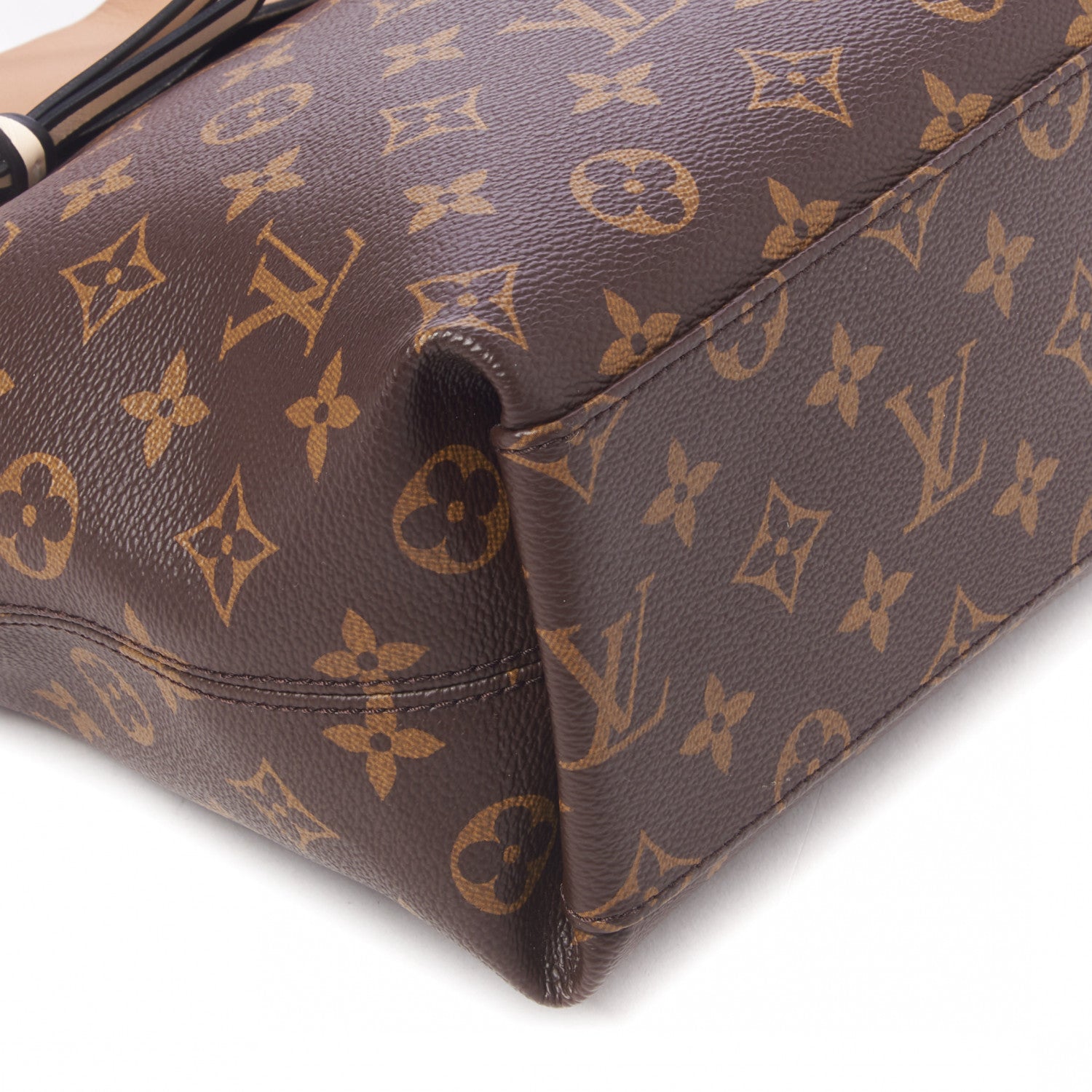 Louis Vuitton Monogram Tuileries Besace Sesame Peach Creme 6 of 9