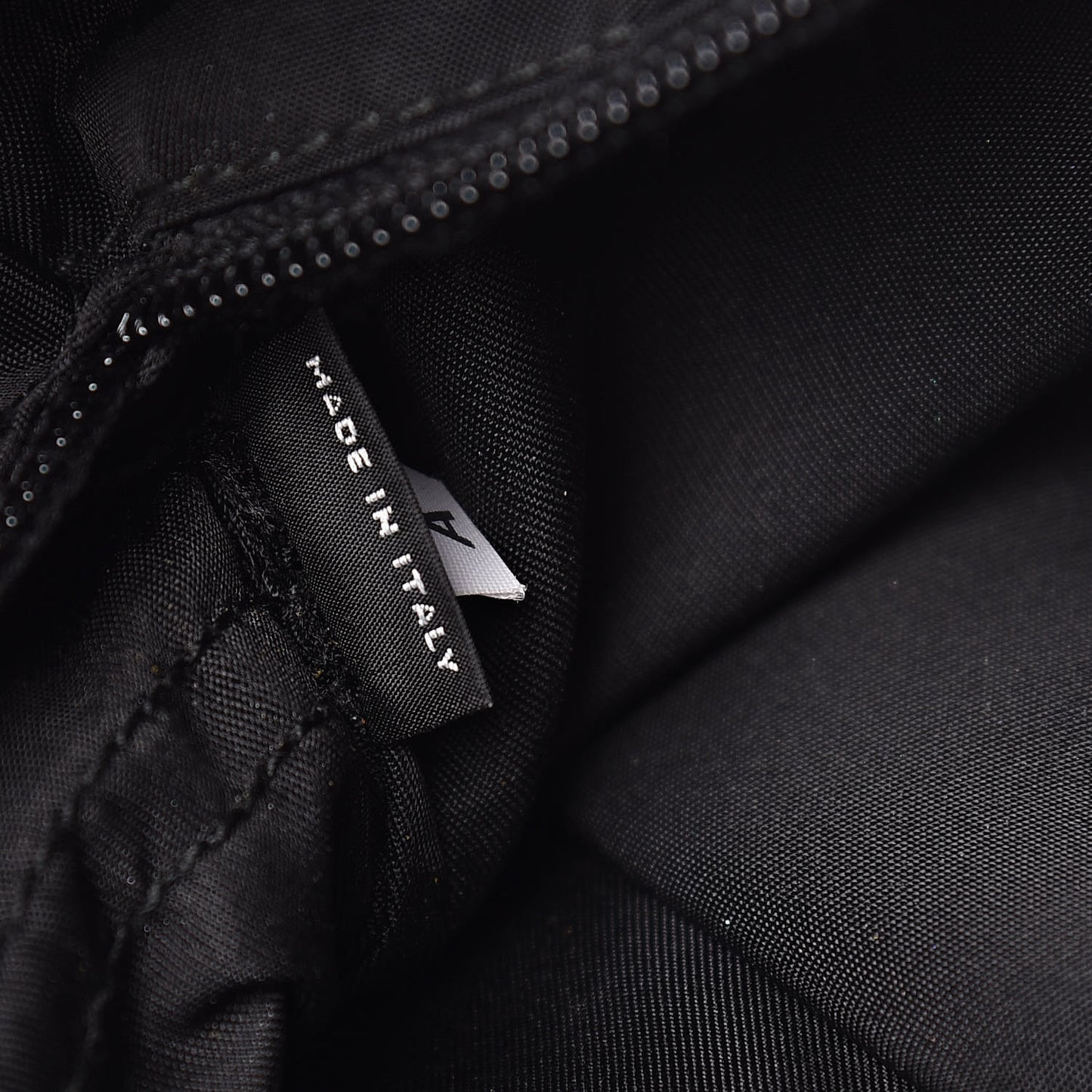 Nylon Vela Messenger Black