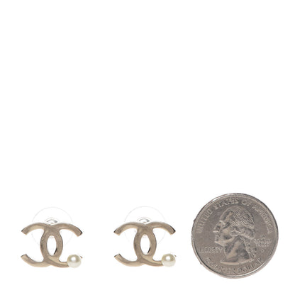 Chanel Pearl CC Earrings Gold 2 of 4