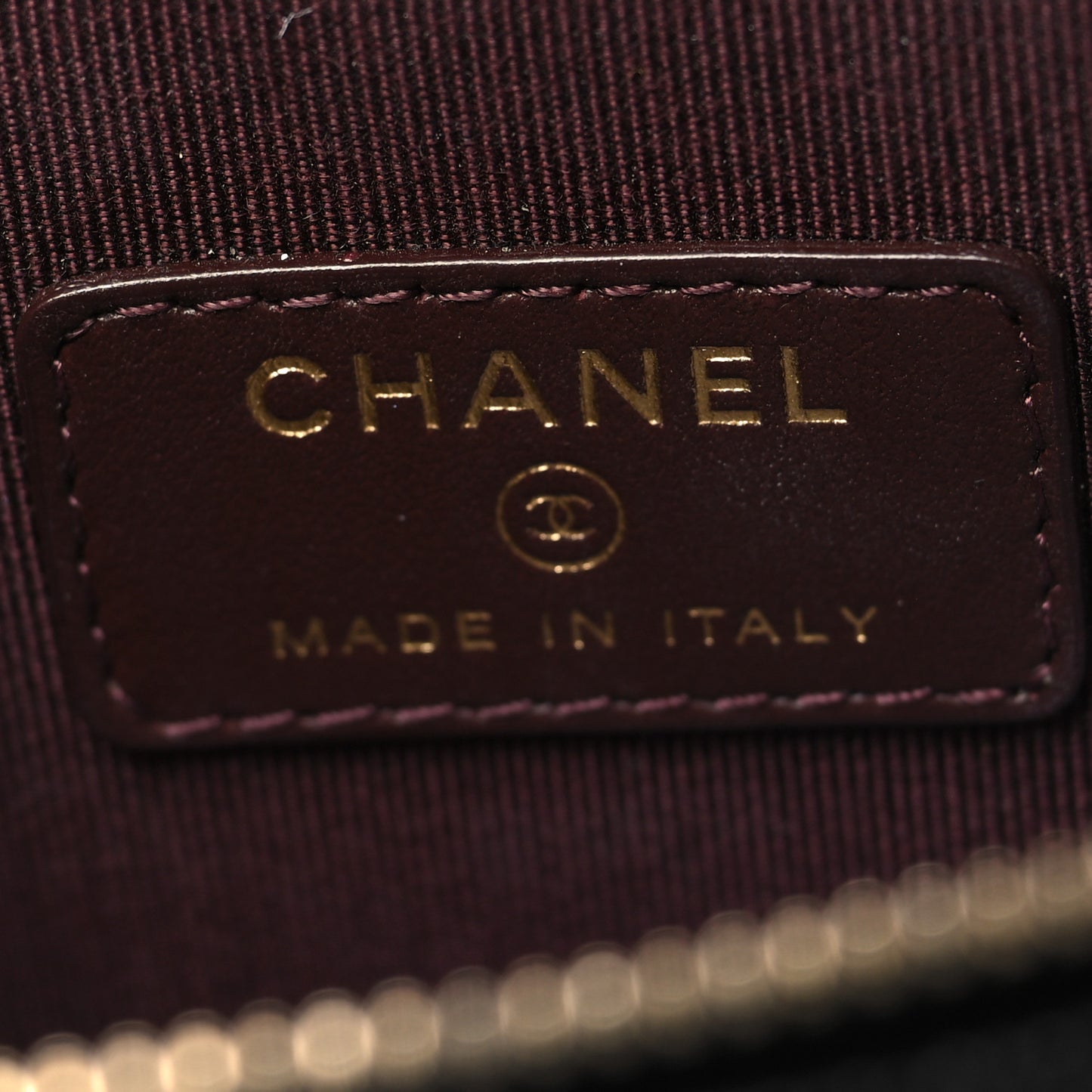 Caviar Quilted Small Vertical Coco Beauty Vanity Case With Chain Black