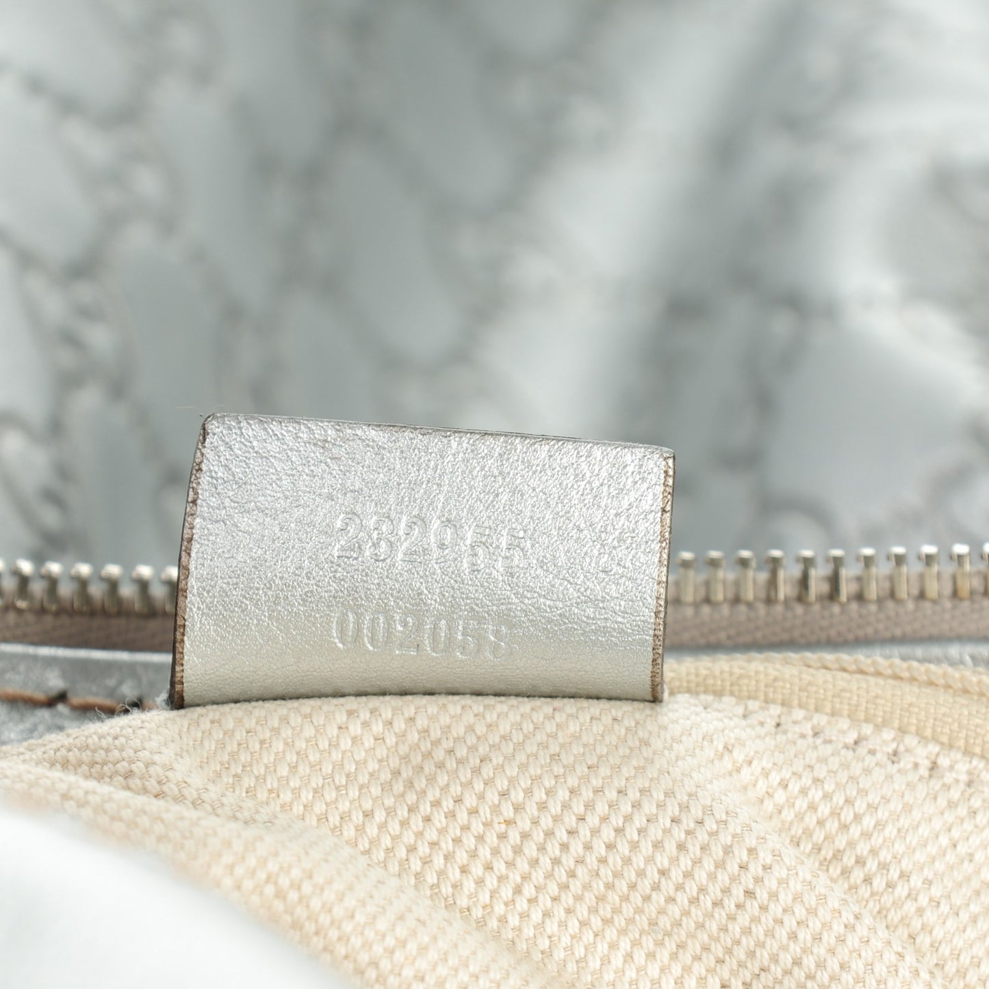 Metallic Guccissima Medium Sukey Hobo Silver