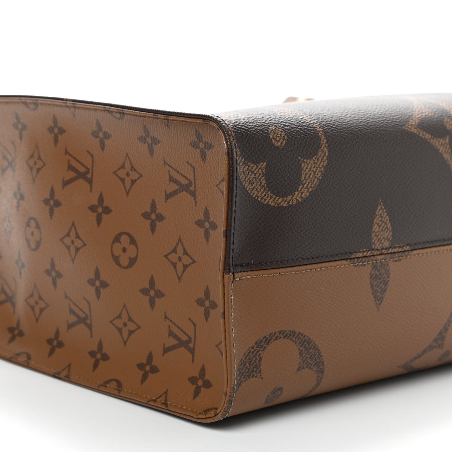 Reverse Monogram Giant Onthego MM