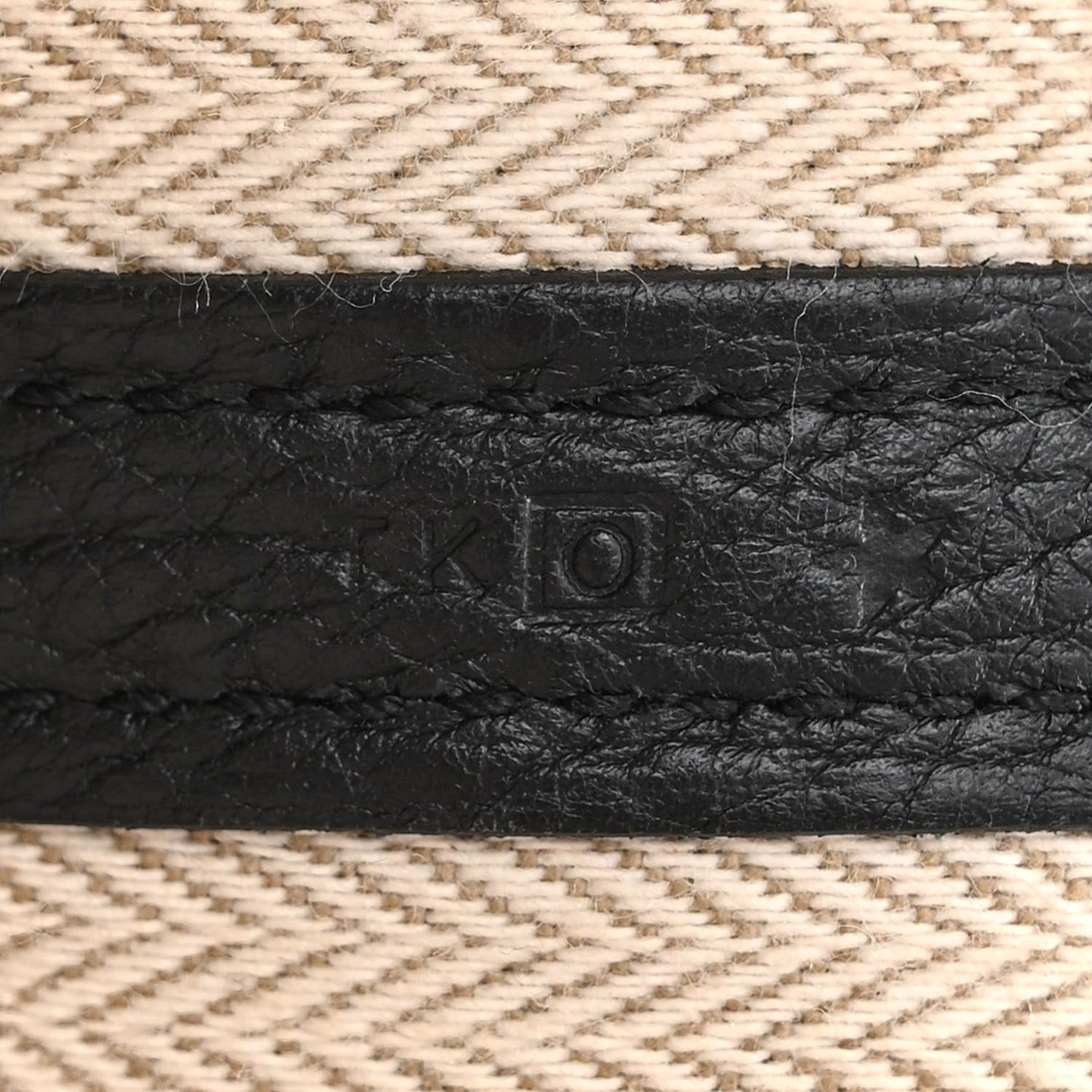 Vache Country Garden Party 36 MM Black