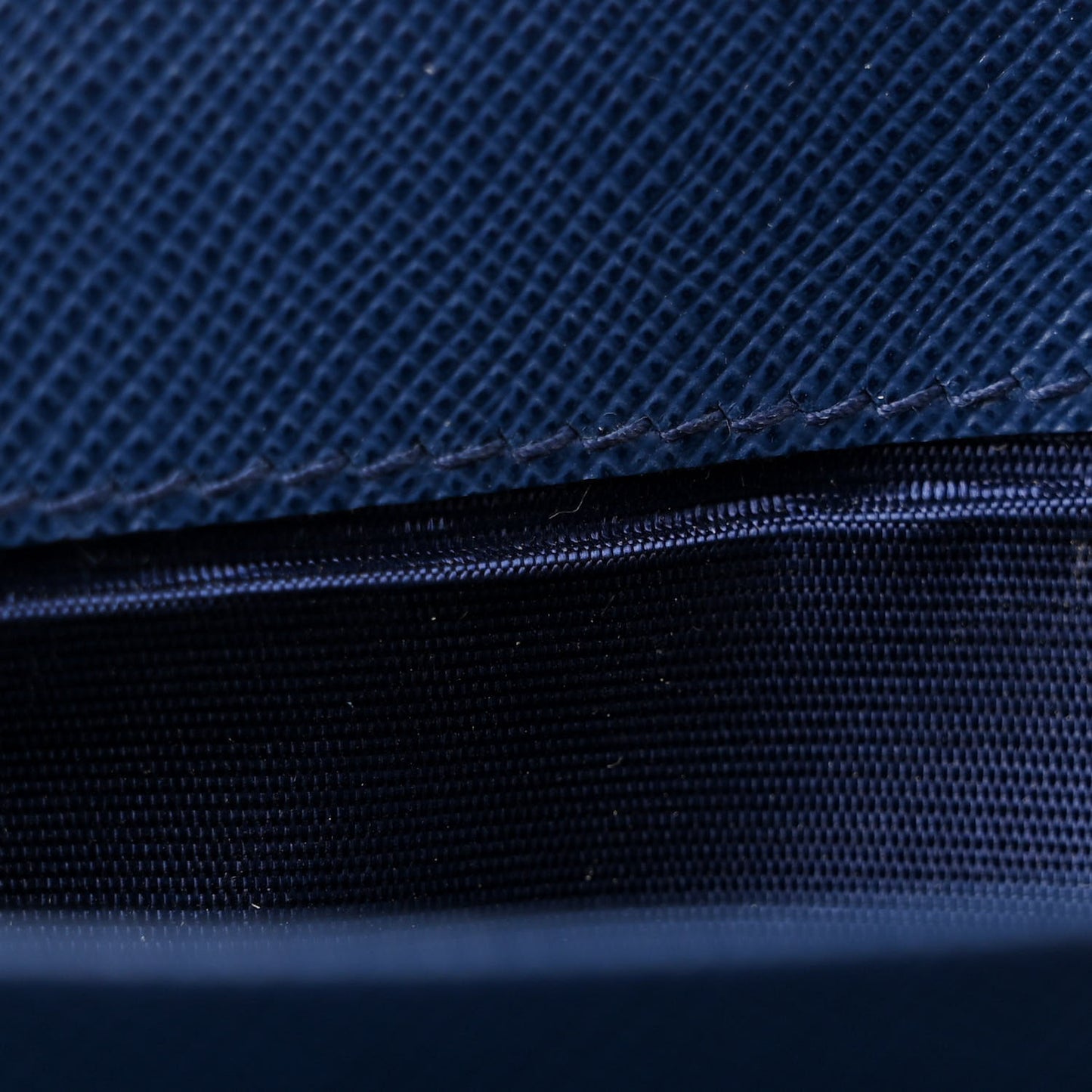 Saffiano Metal Oro Chain Wallet Bleuette