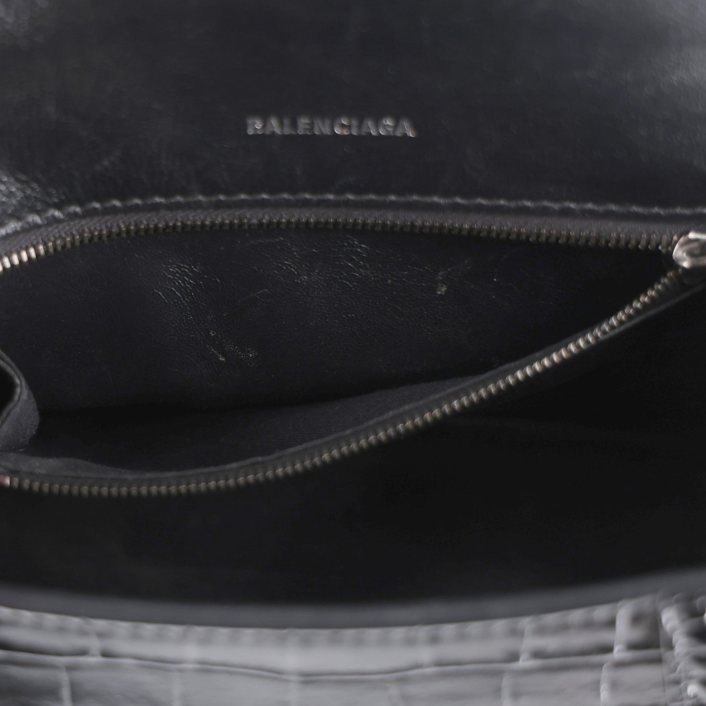 Shiny Calfskin Monochrome Crocodile Embossed Small Hourglass Top Handle Bag Black