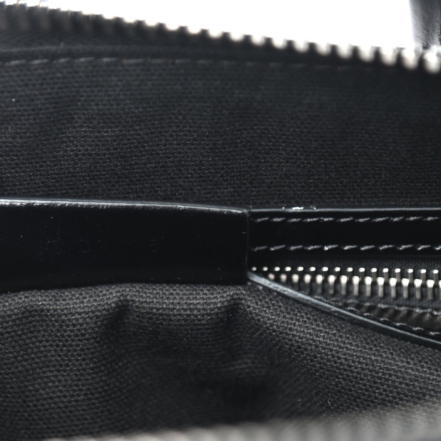 Shiny Lord Calfskin Medium Antigona Black