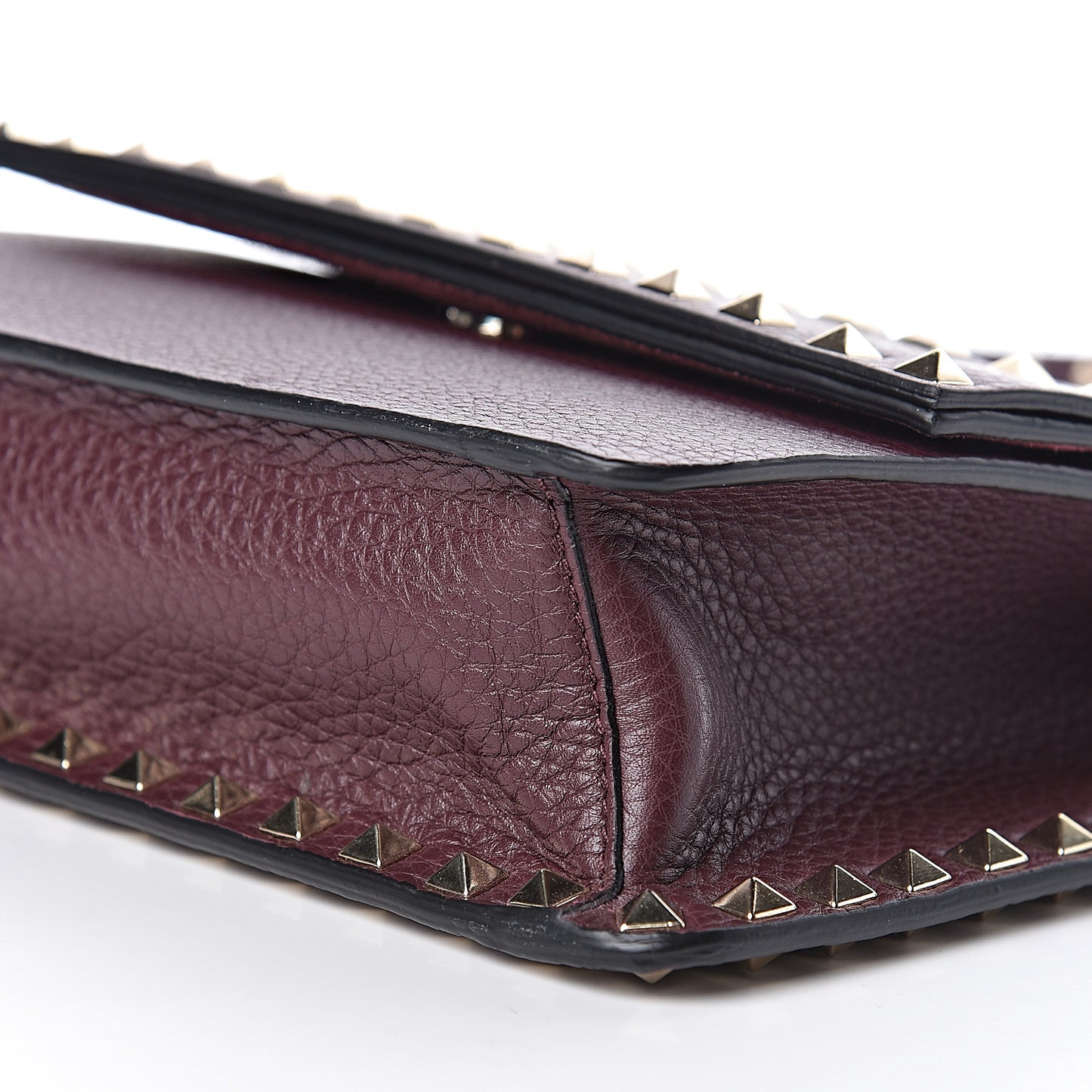 Pebbled Calfskin Rockstud Side Slip Crossbody Rubin