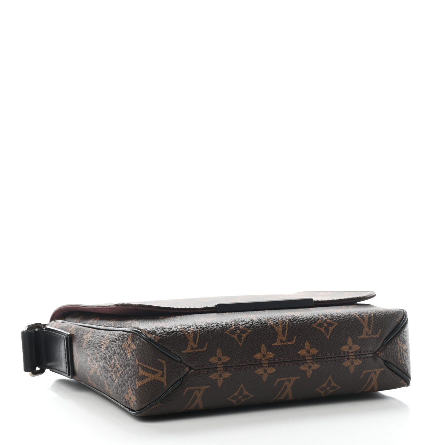 Monogram Macassar District PM