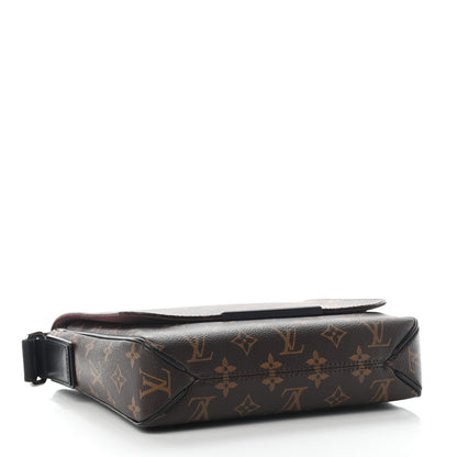 Louis Vuitton Monogram Macassar District PM 4 of 8