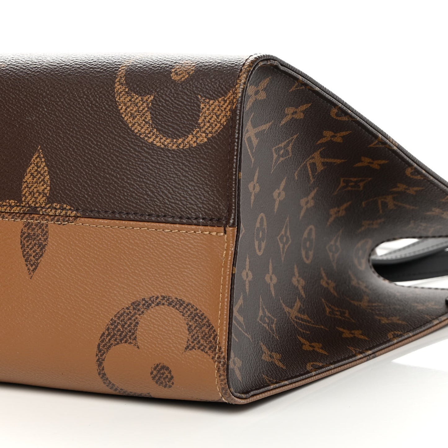 Reverse Monogram Giant Onthego MM