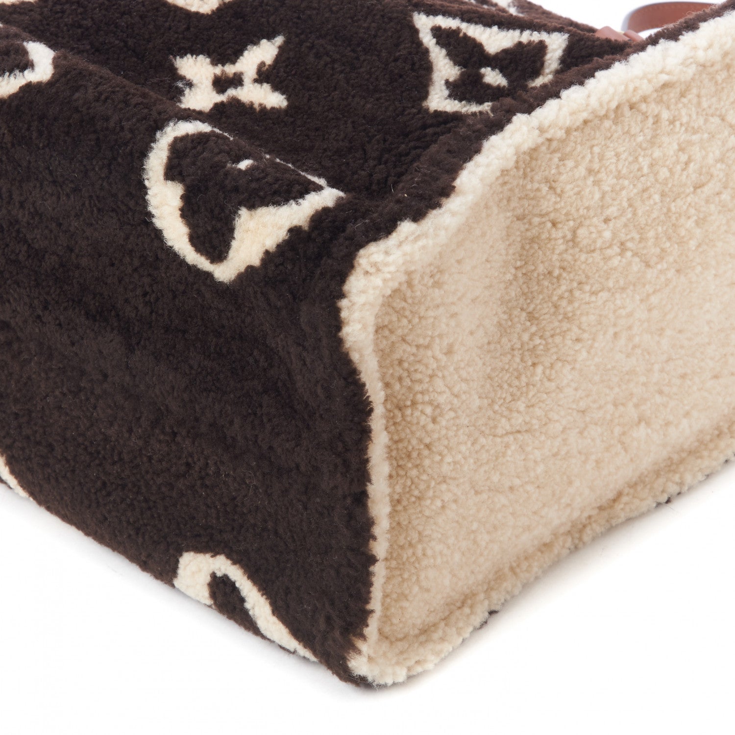 Louis Vuitton Shearling Monogram Giant Teddy Onthego GM Black White 5 of 8
