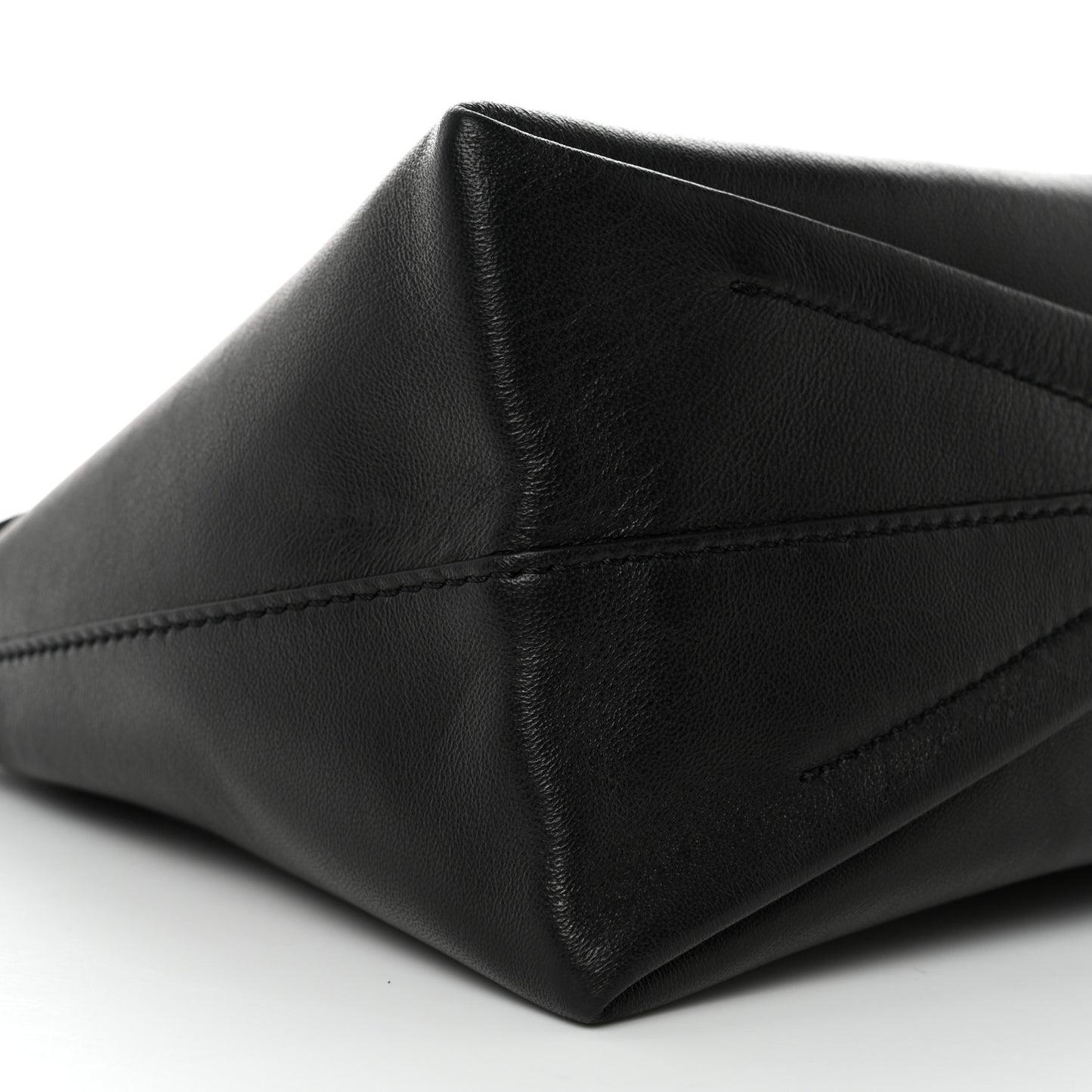 Nappa Skull Four Ring Clutch Black