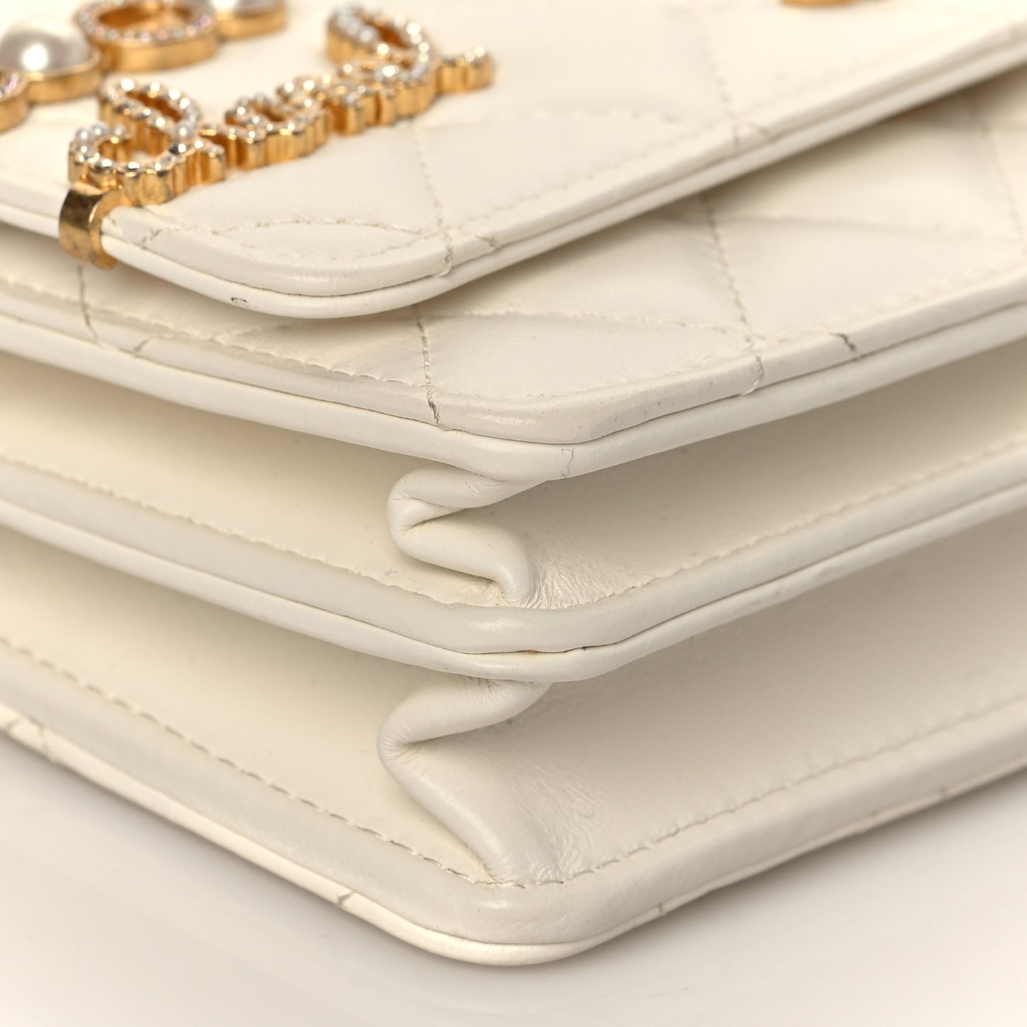Lambskin Quilted Coco Clips Mini Wallet On Chain WOC White