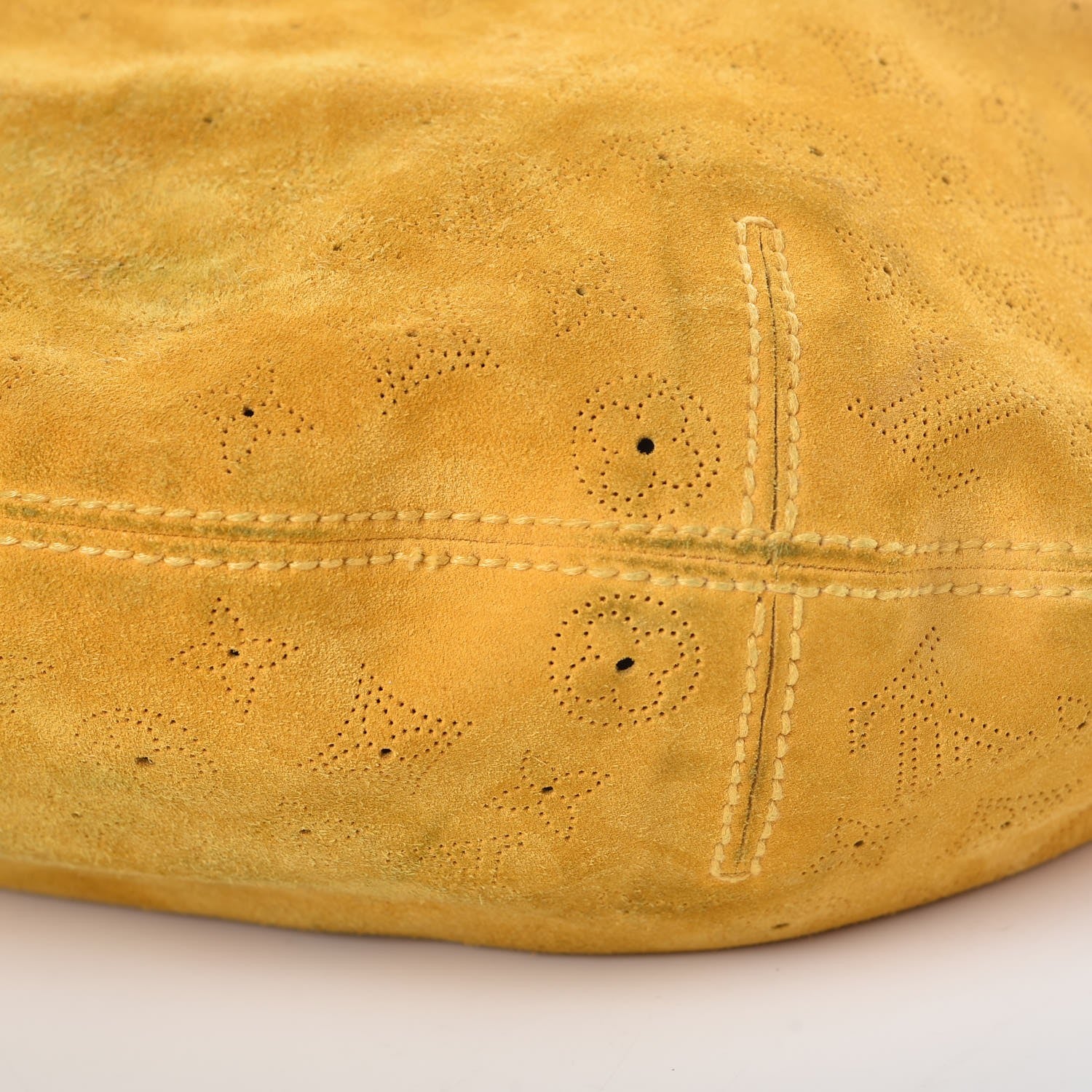 Louis Vuitton Suede Mahina Onatah GM Maize 9 of 10