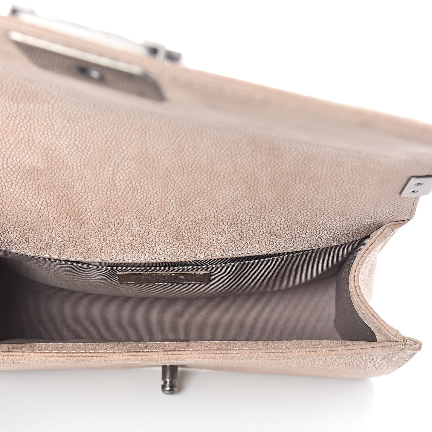 Iridescent Caviar Medium Boy Flap Marron Clair