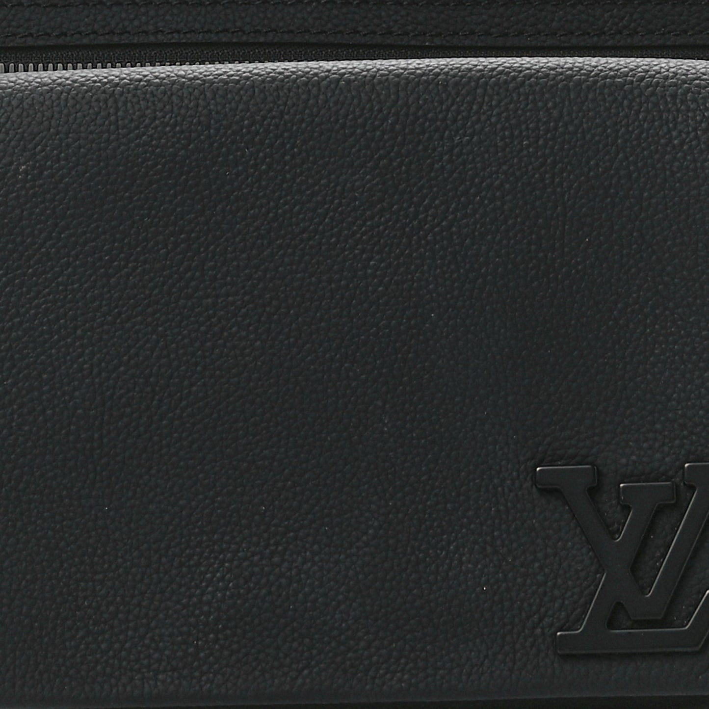 Grained Calfskin Aerogram Takeoff Sling Black
