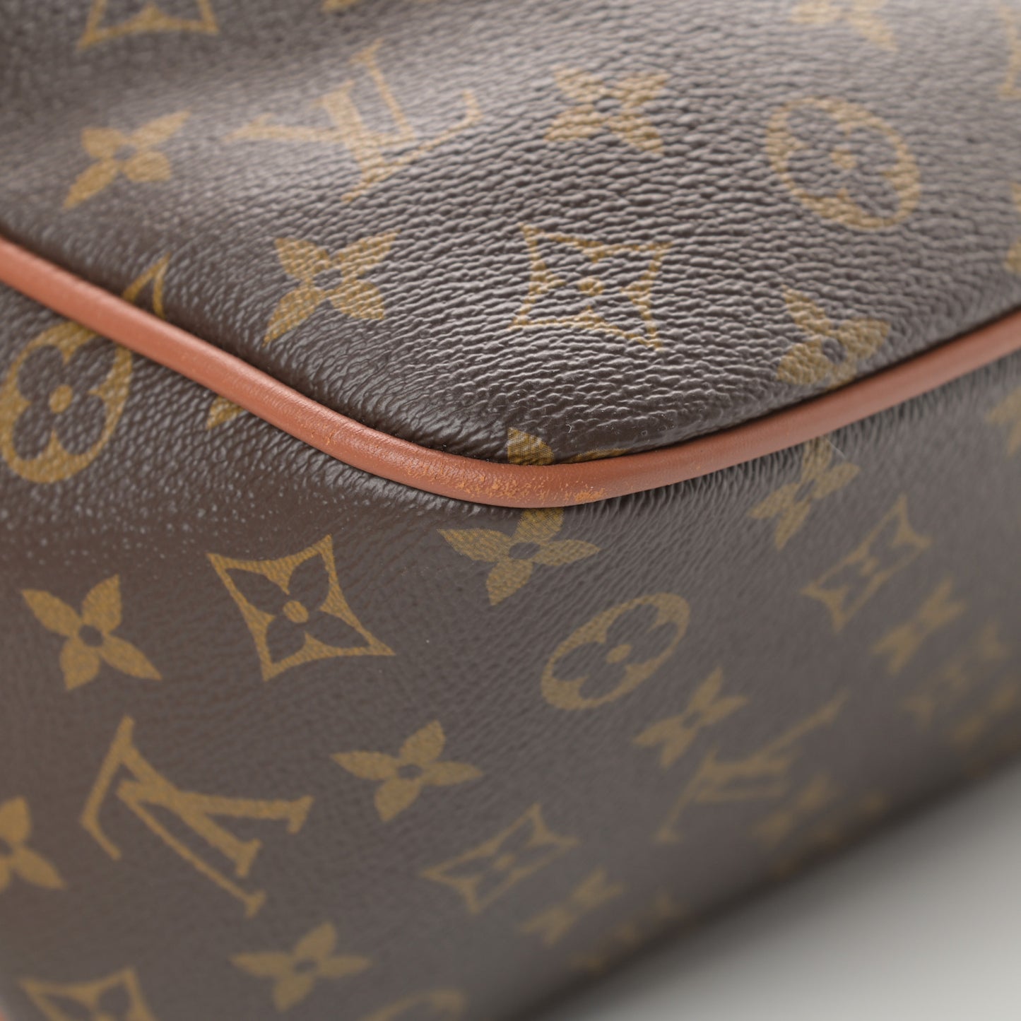 Reverse Monogram Dauphine Hobo MM
