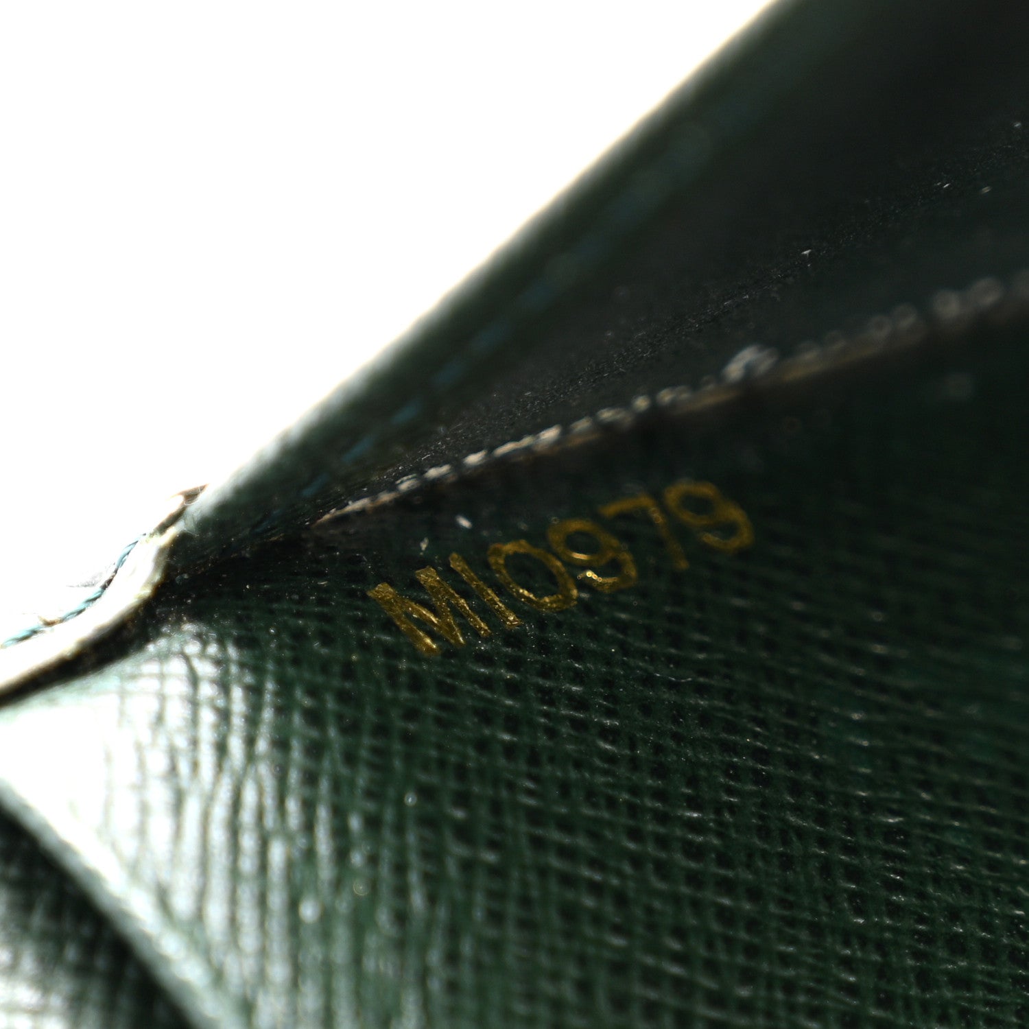 Louis Vuitton Taiga Desk Agenda Cover Epicea 7 of 11