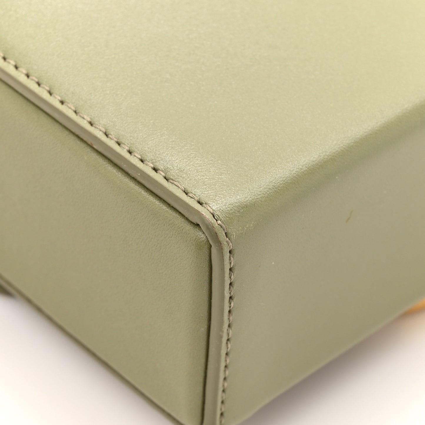Box Calfskin 30 Montaigne Box Bag Mint Green