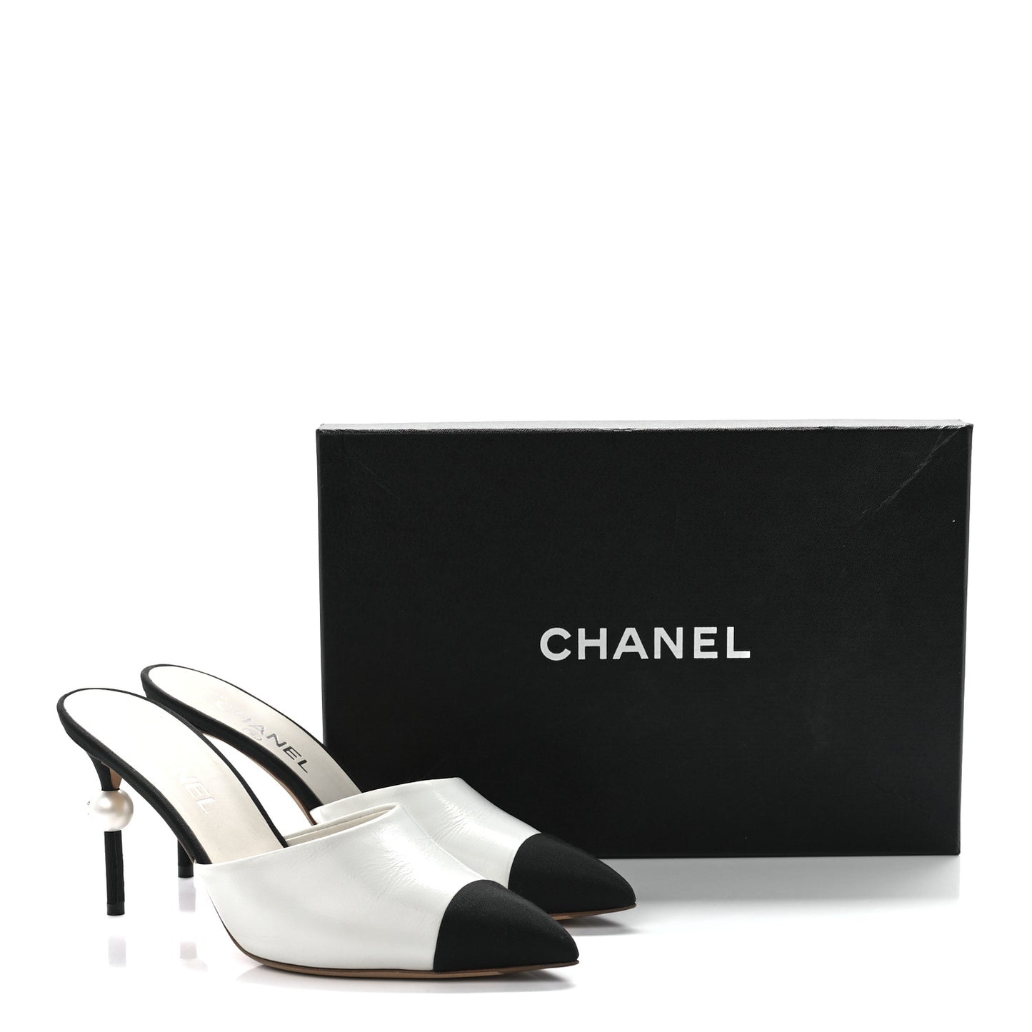 Patent Lambskin Grosgrain Cap Toe Pearl Mule 39.5 White Black