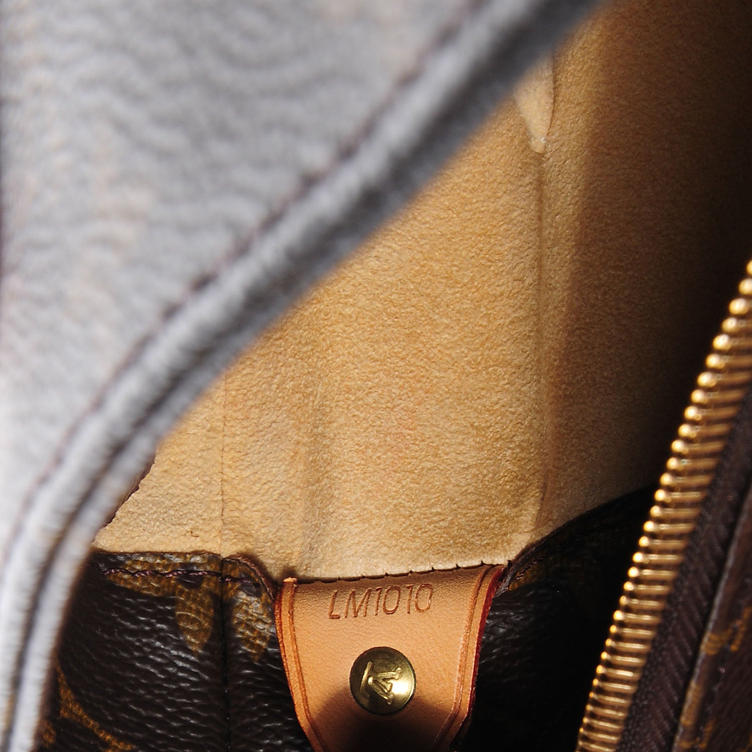 Louis Vuitton Monogram Luco 9 of 16