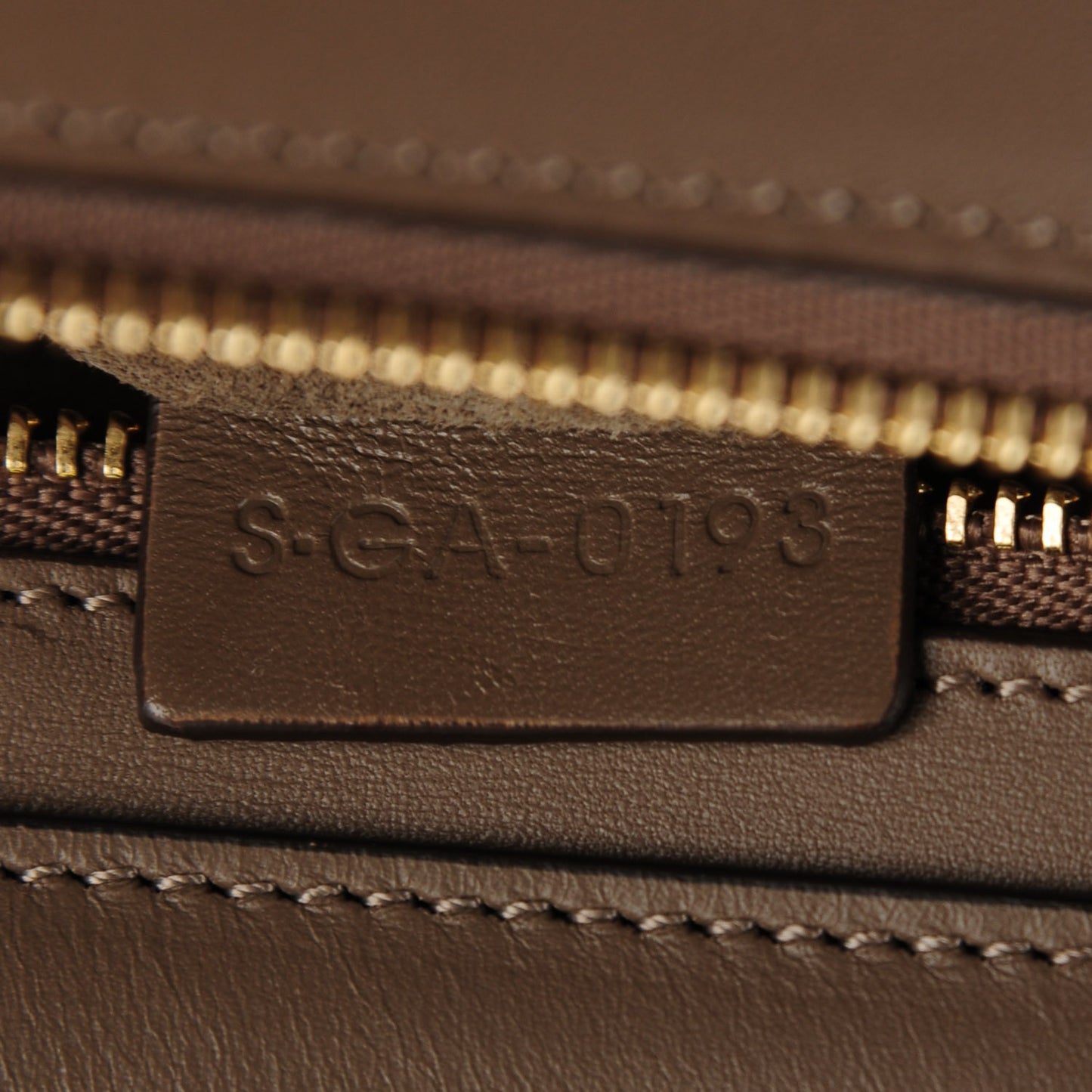 Smooth Calfskin Medium Trapeze Taupe