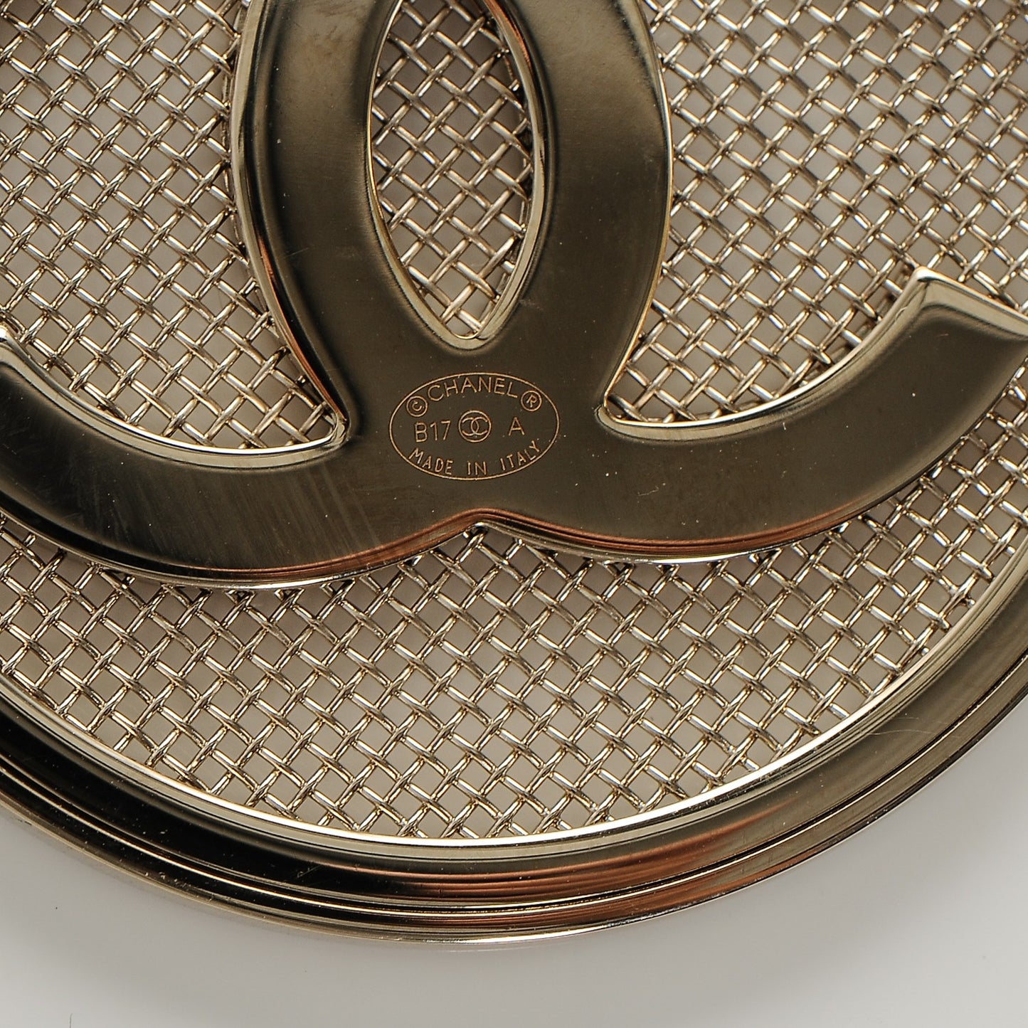 Mesh Circle CC Brooch Gold