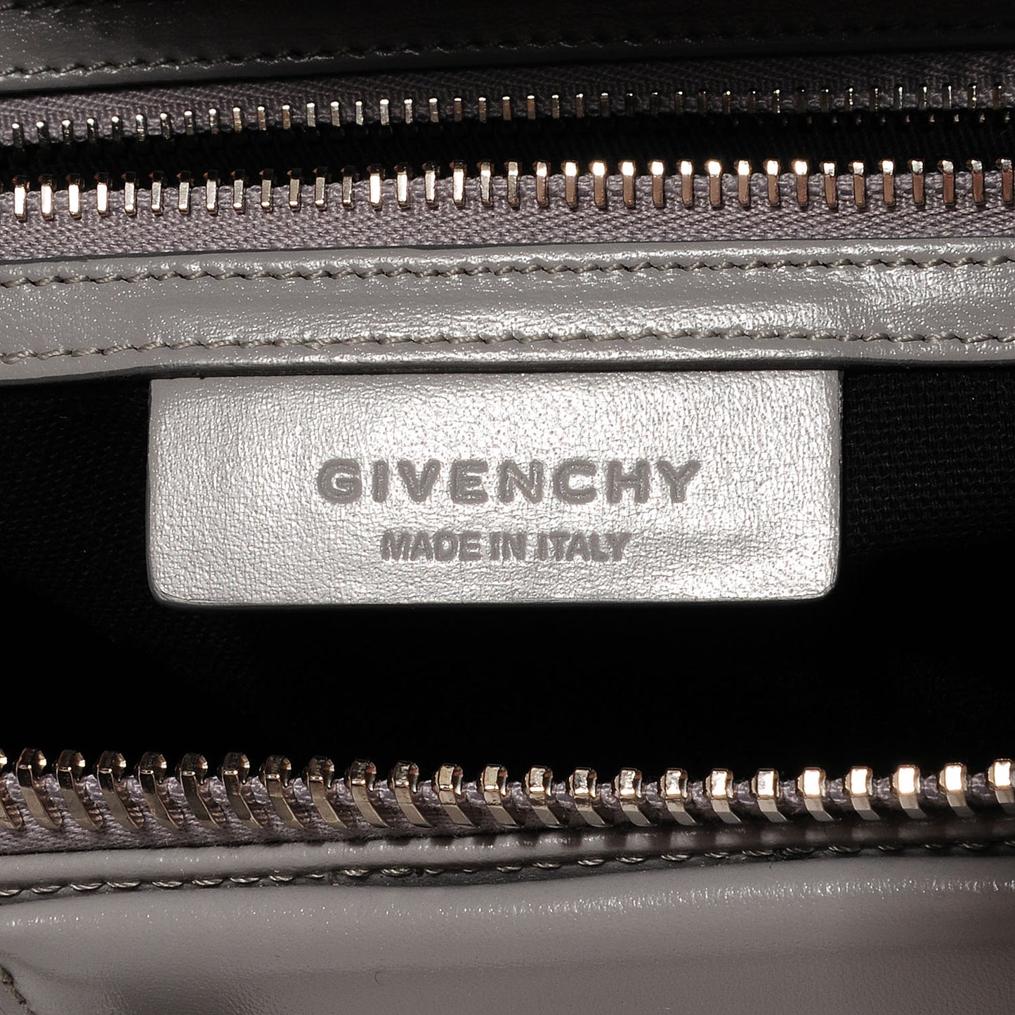 Smooth Calfskin Medium Antigona Pearl Grey