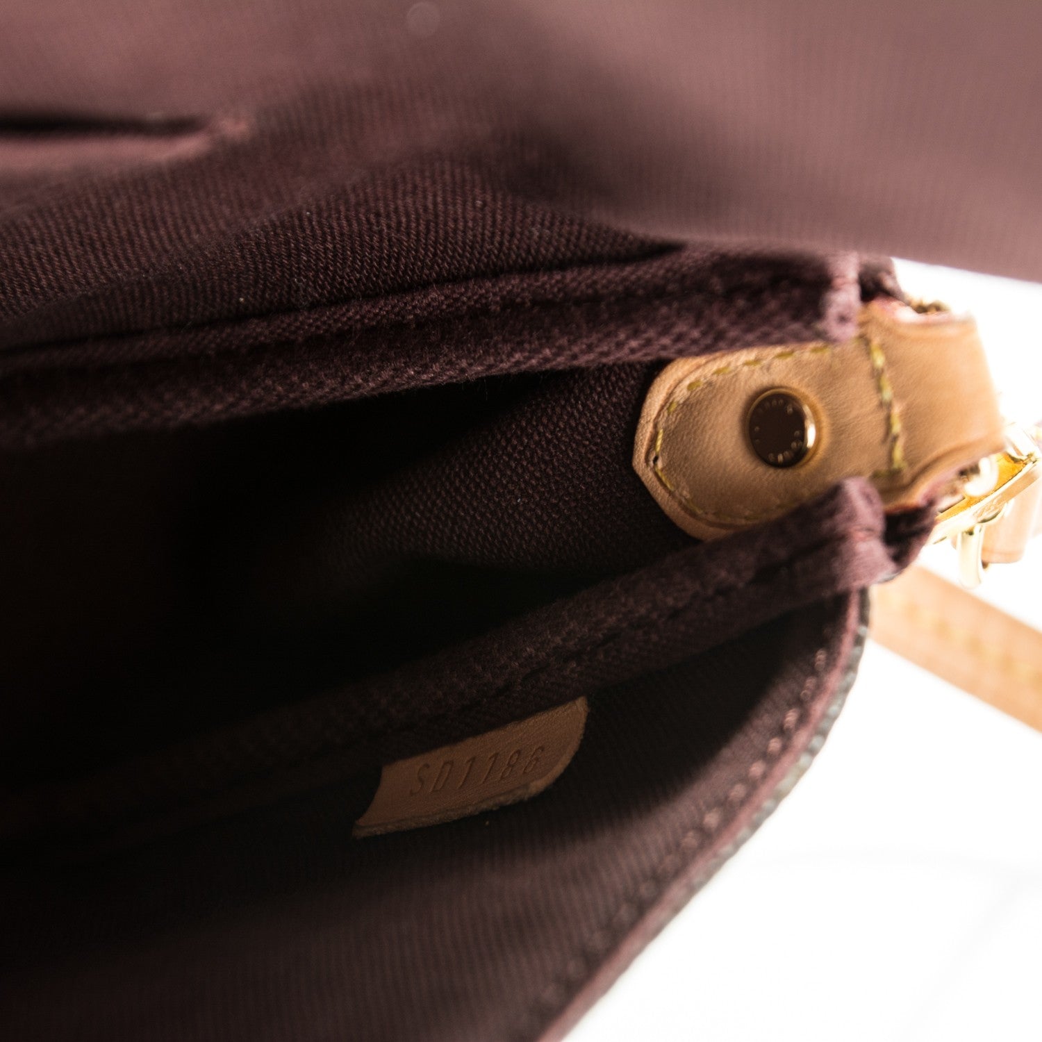 Louis Vuitton Monogram Favorite MM 7 of 8