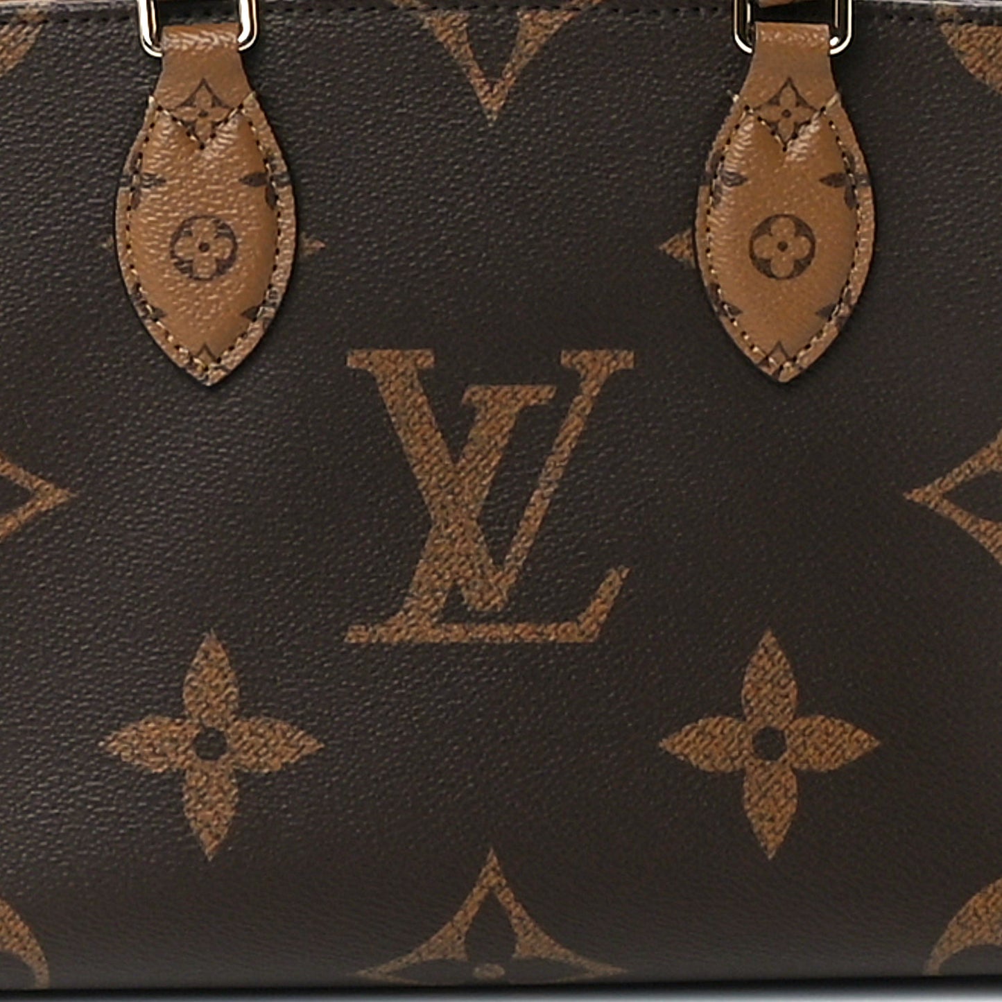 Reverse Monogram Giant Onthego PM