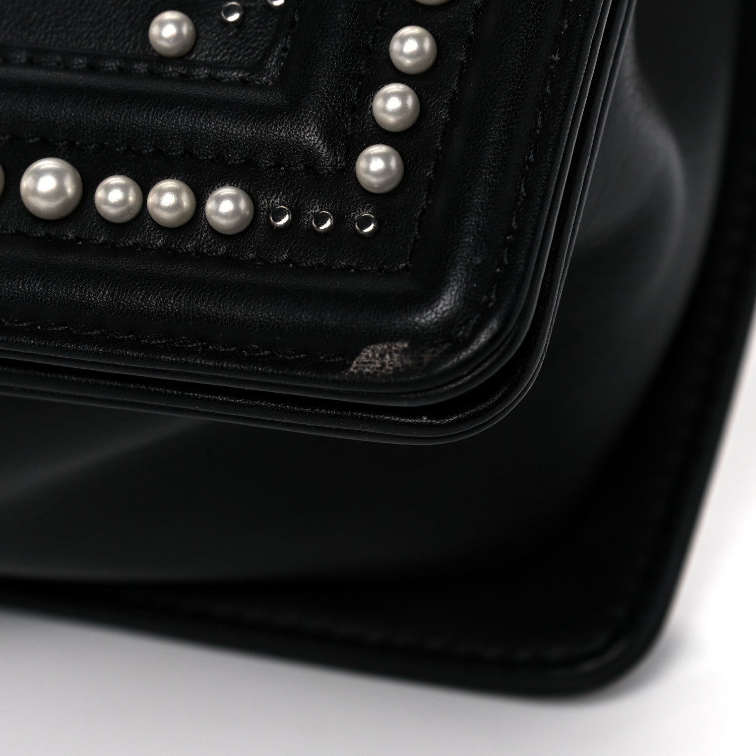 Chanel Calfskin Pearl Chevron Medium Boy Flap Black 15 of 18
