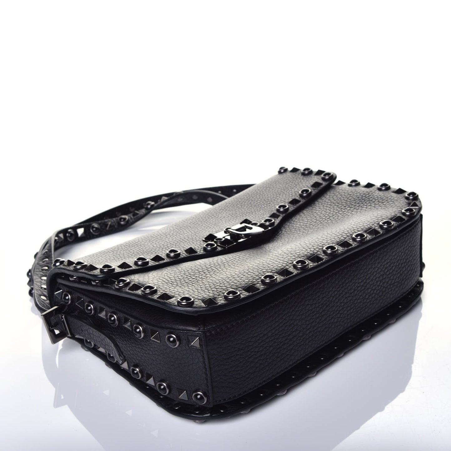 Pebbled Calfskin Onyx Medium Rockstud Rolling Flap Saddle Bag Black