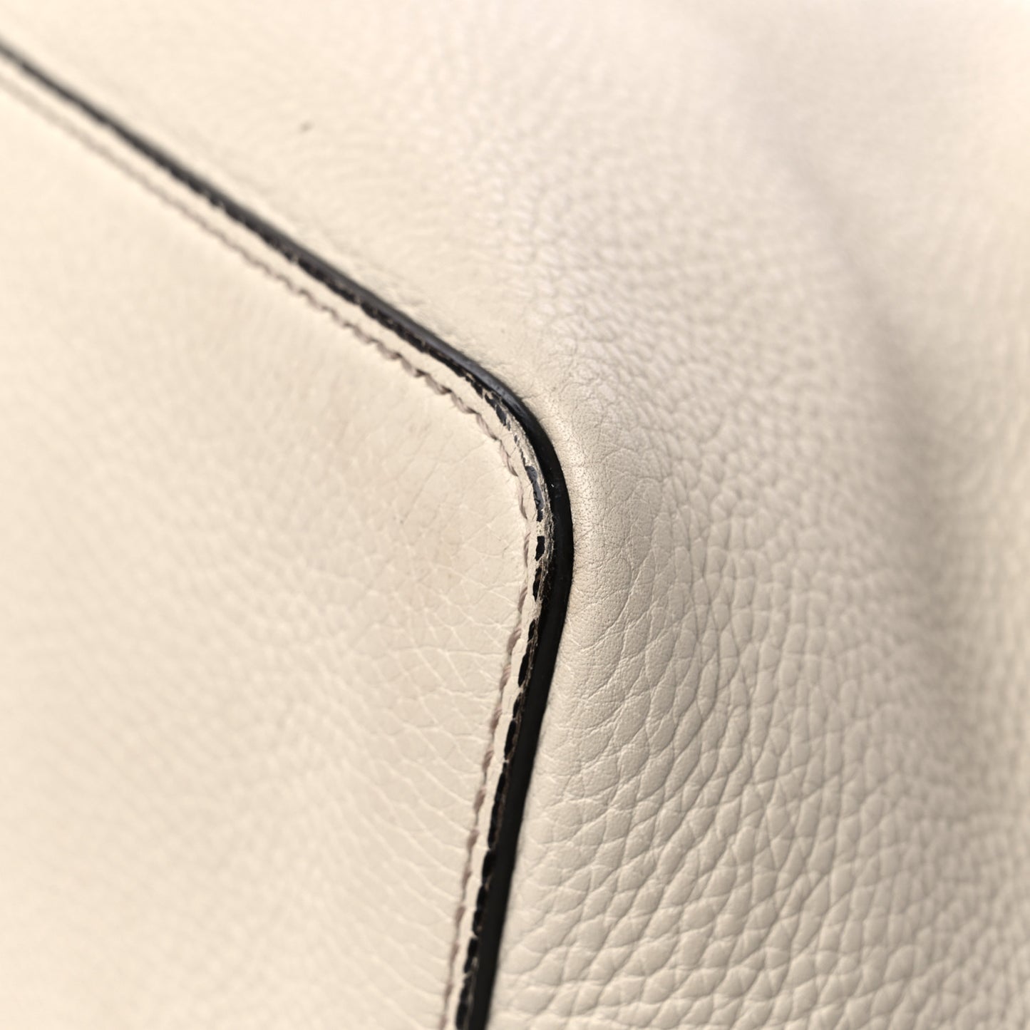 Pebbled Calfskin Large Soho Hobo Off White