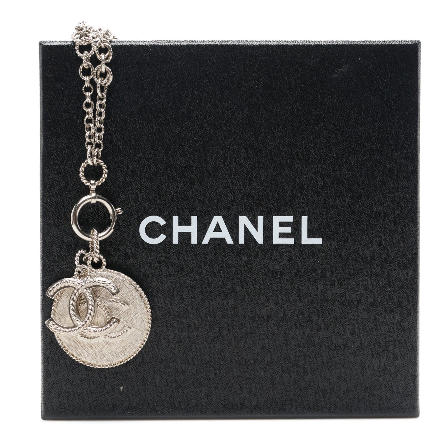 Medallion CC Chain Necklace Silver