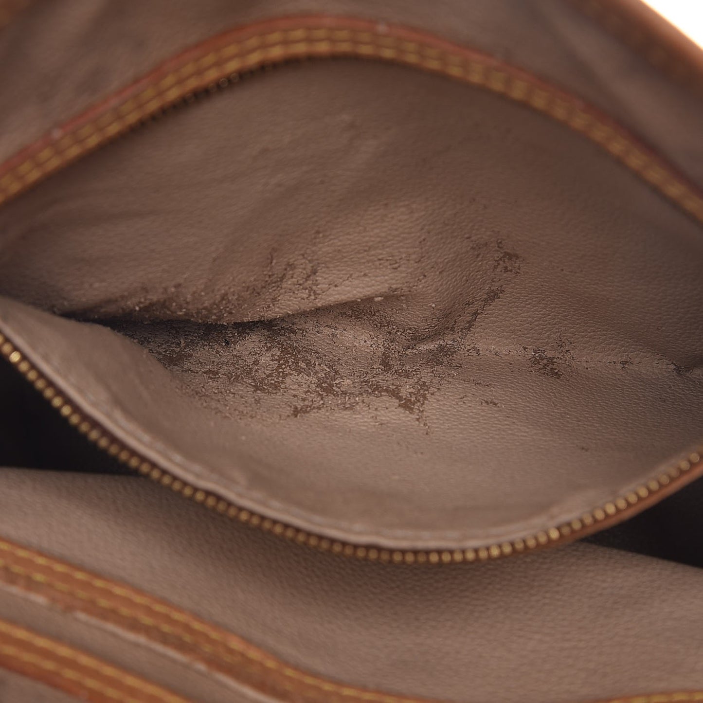 Monogram Petit Bucket 23