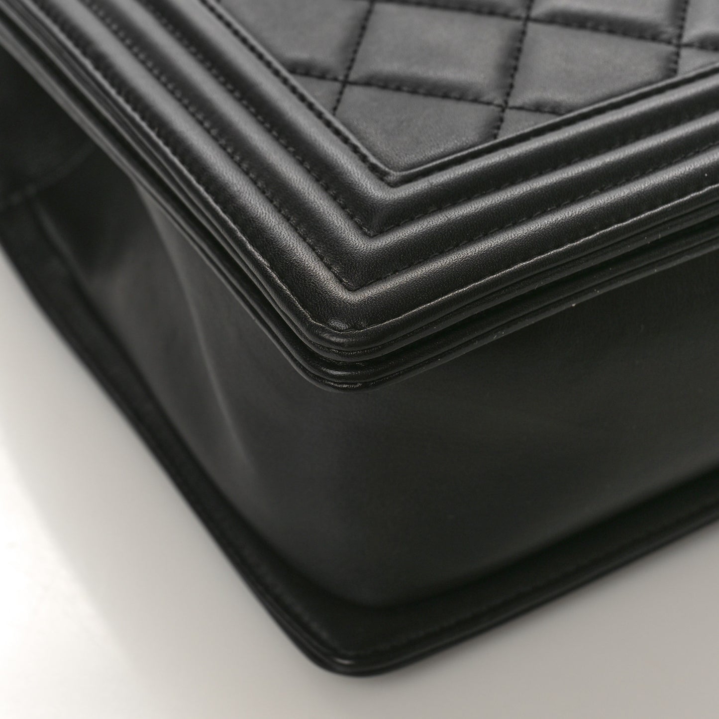 Lambskin Quilted Medium Boy Flap Black