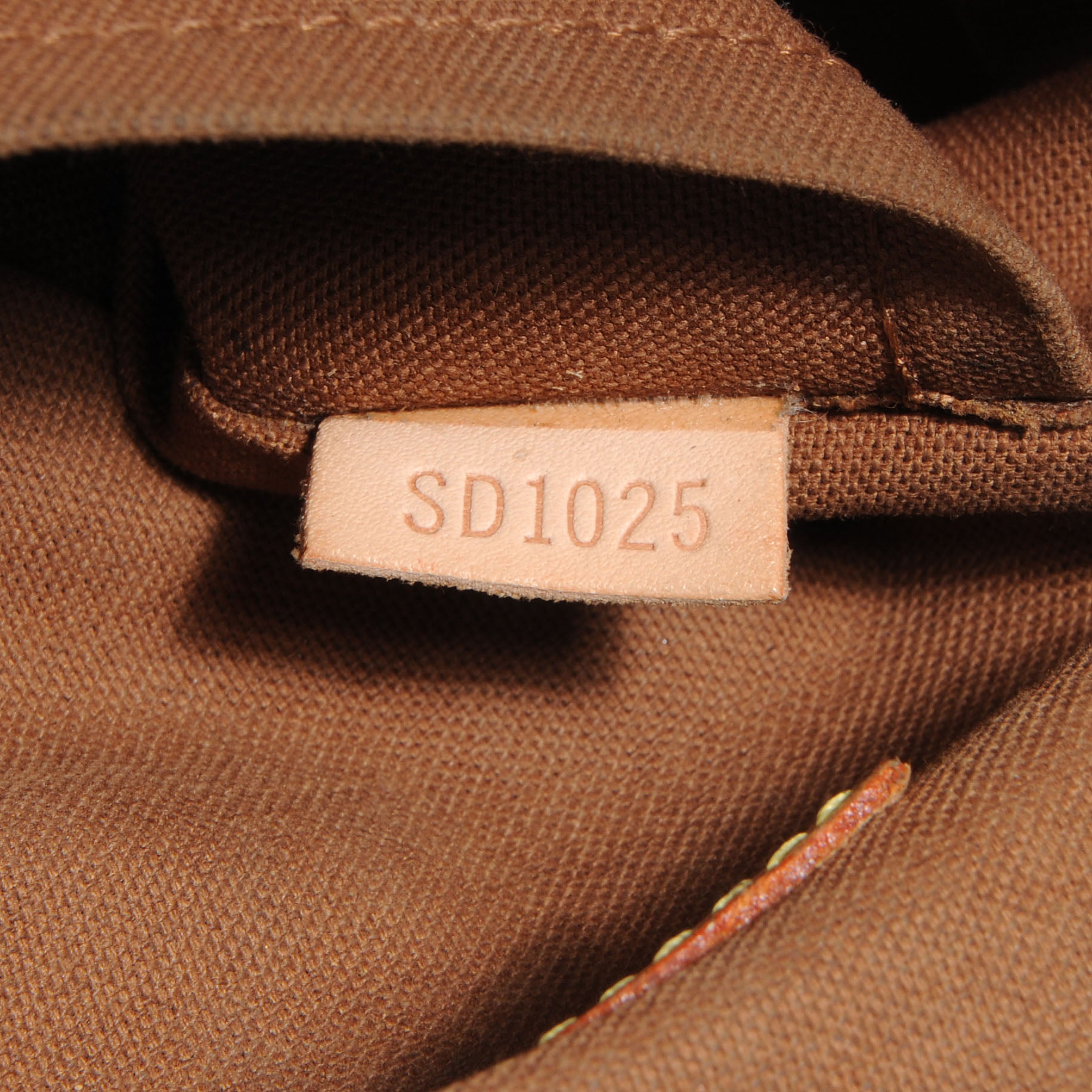 Louis Vuitton Monogram Batignolles 7 of 9