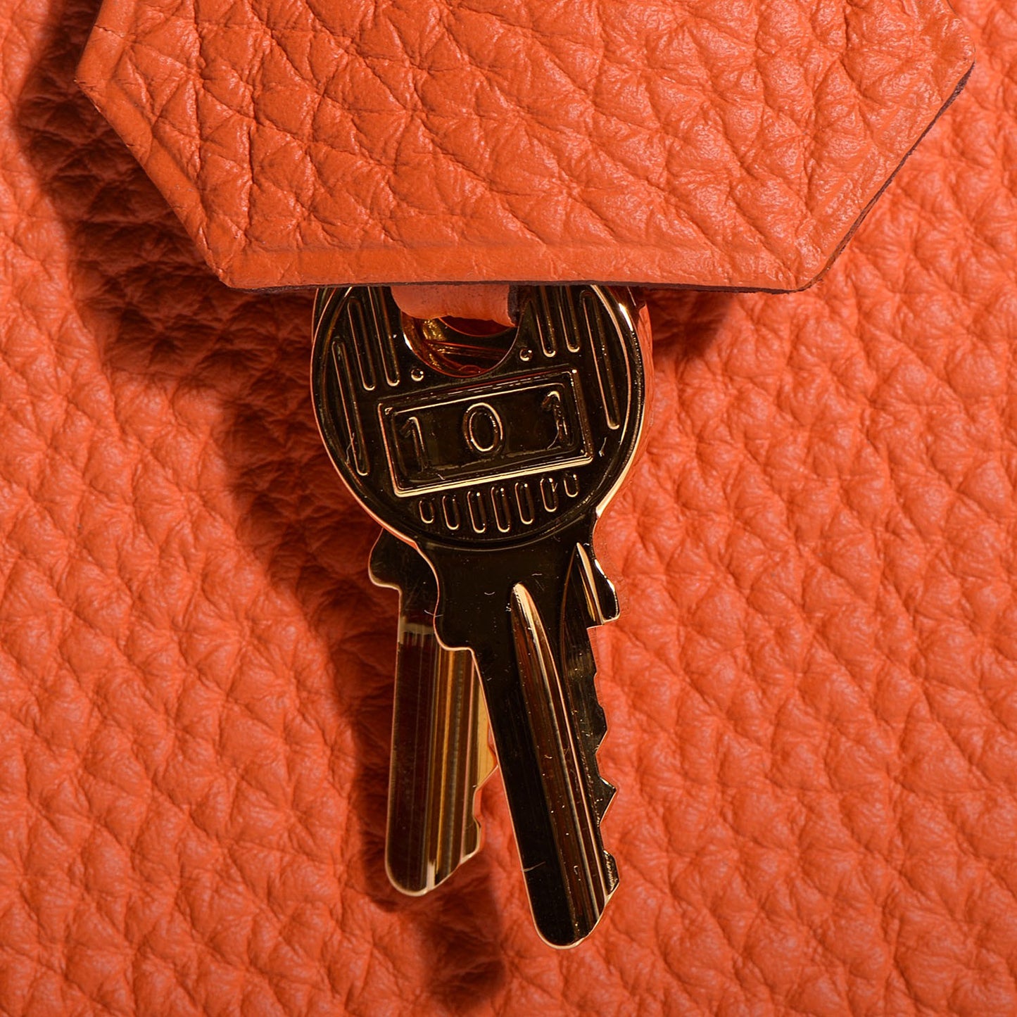 Togo Kelly Retourne 32 Orange